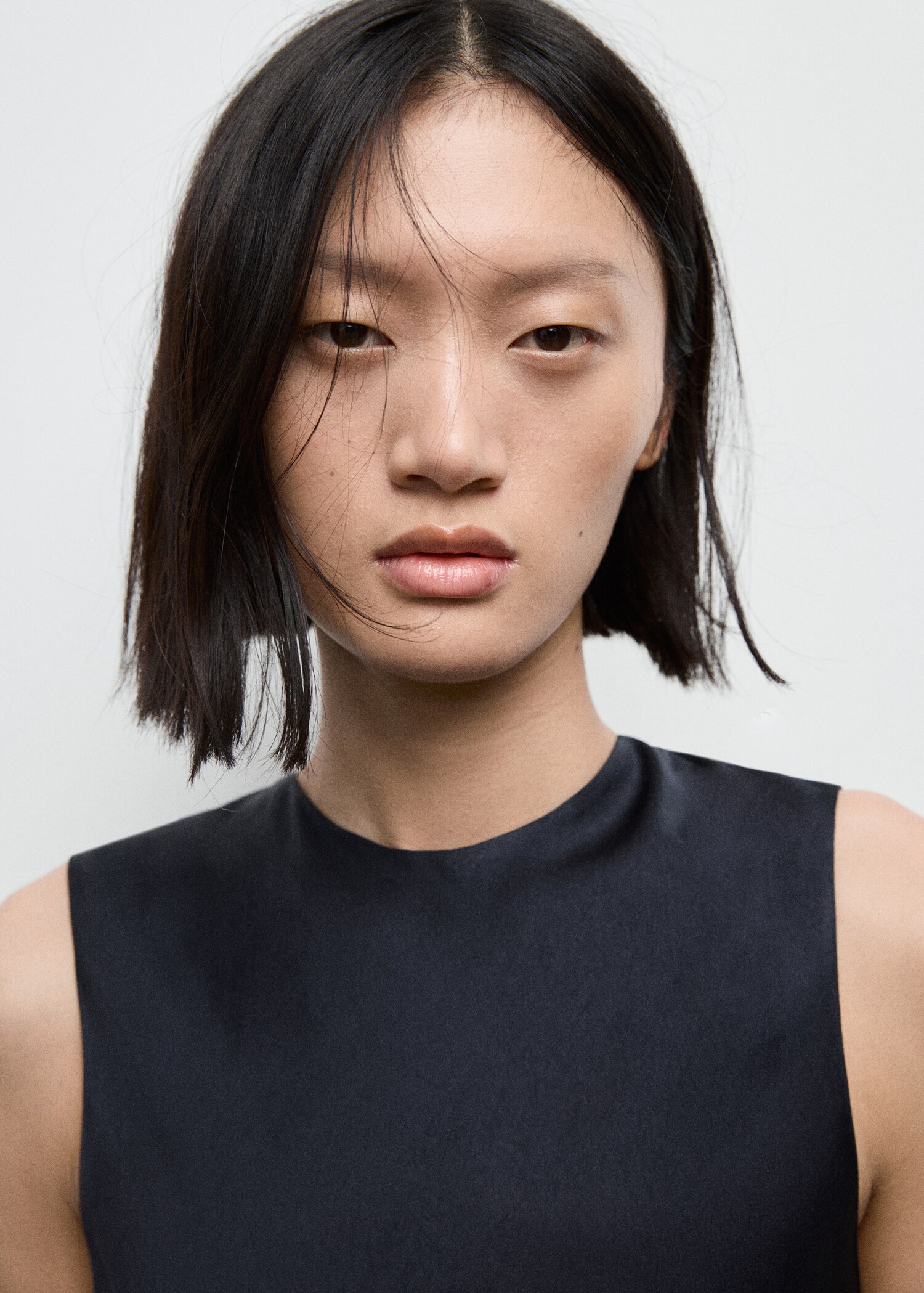 Asymmetrical satin top - Details of the article 1