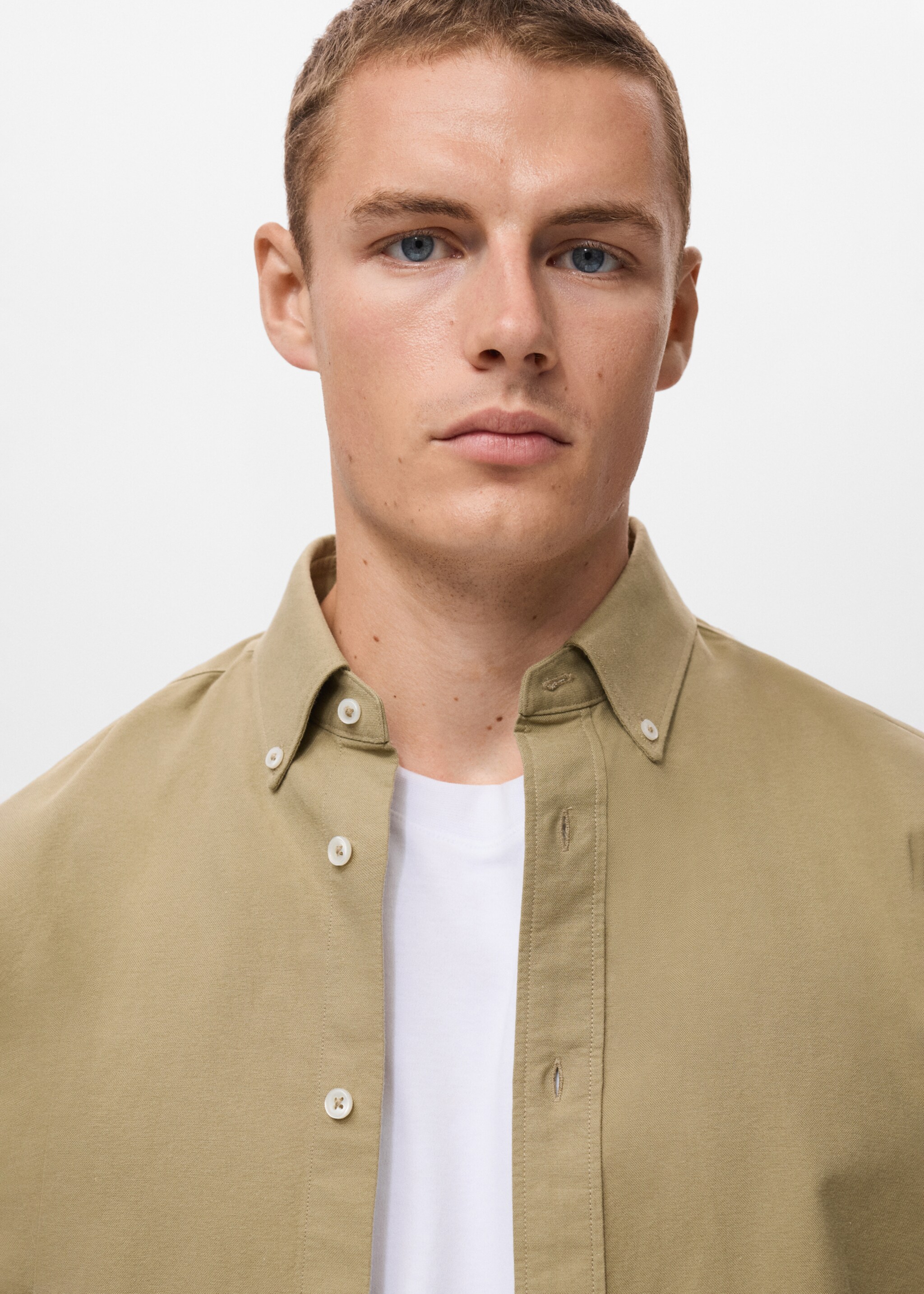 100% cotton Oxford shirt - Details of the article 1, Khaki. Ref: 17024431-00.