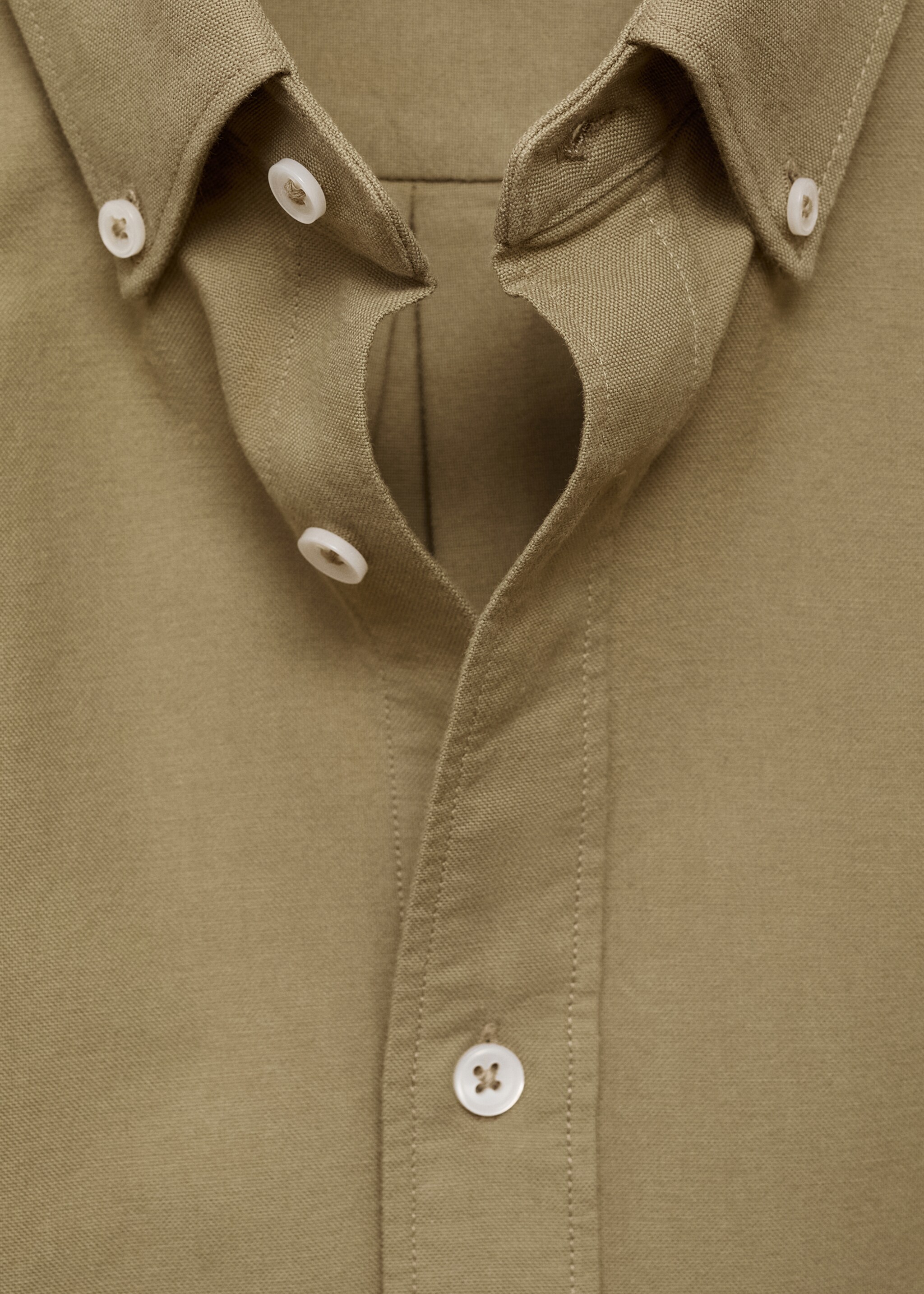 100% cotton Oxford shirt - Details of the article 8, Khaki. Ref: 17024431-00.