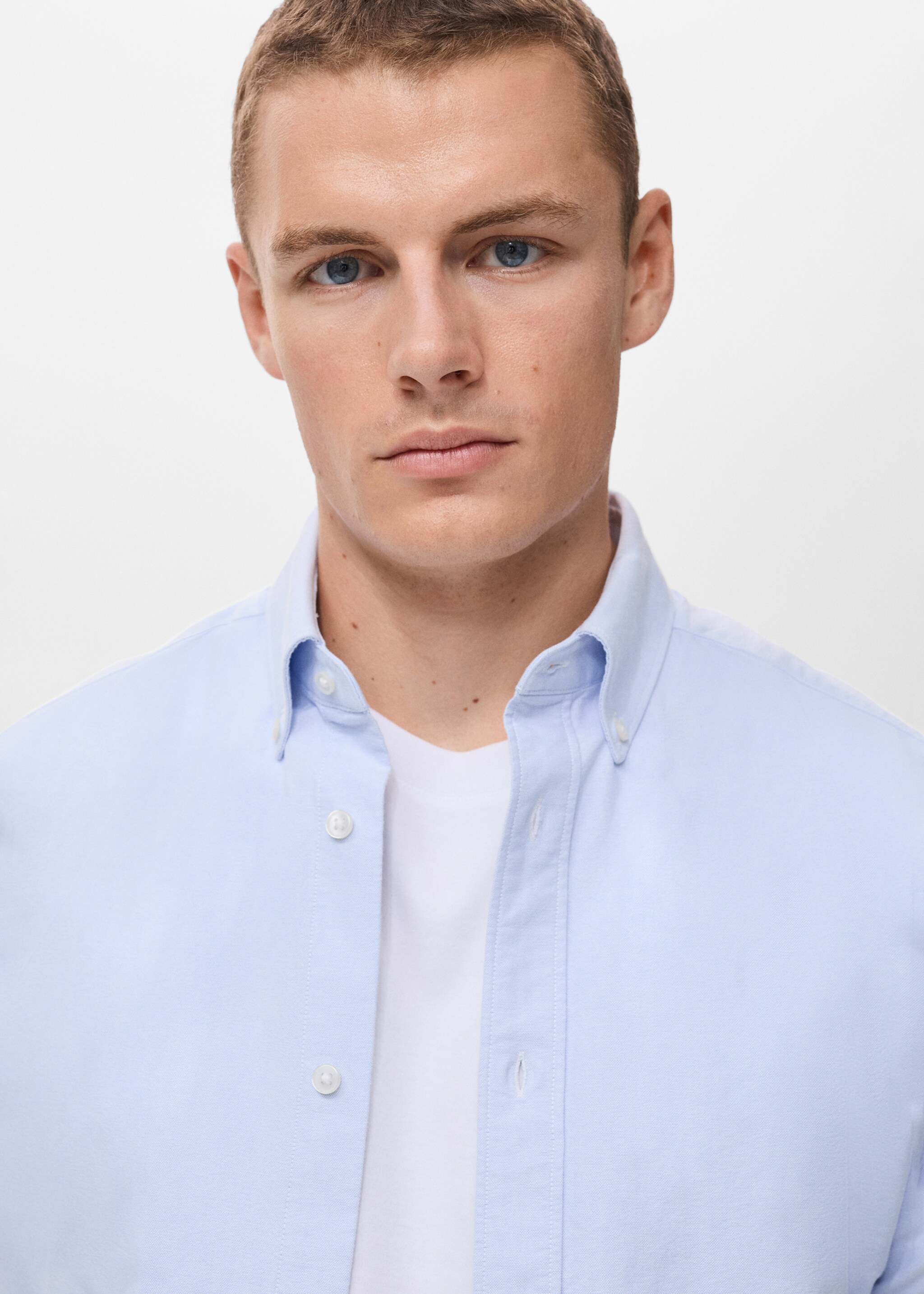 100% cotton Oxford shirt - Details of the article 1, Sky Blue. Ref: 17024431-00.