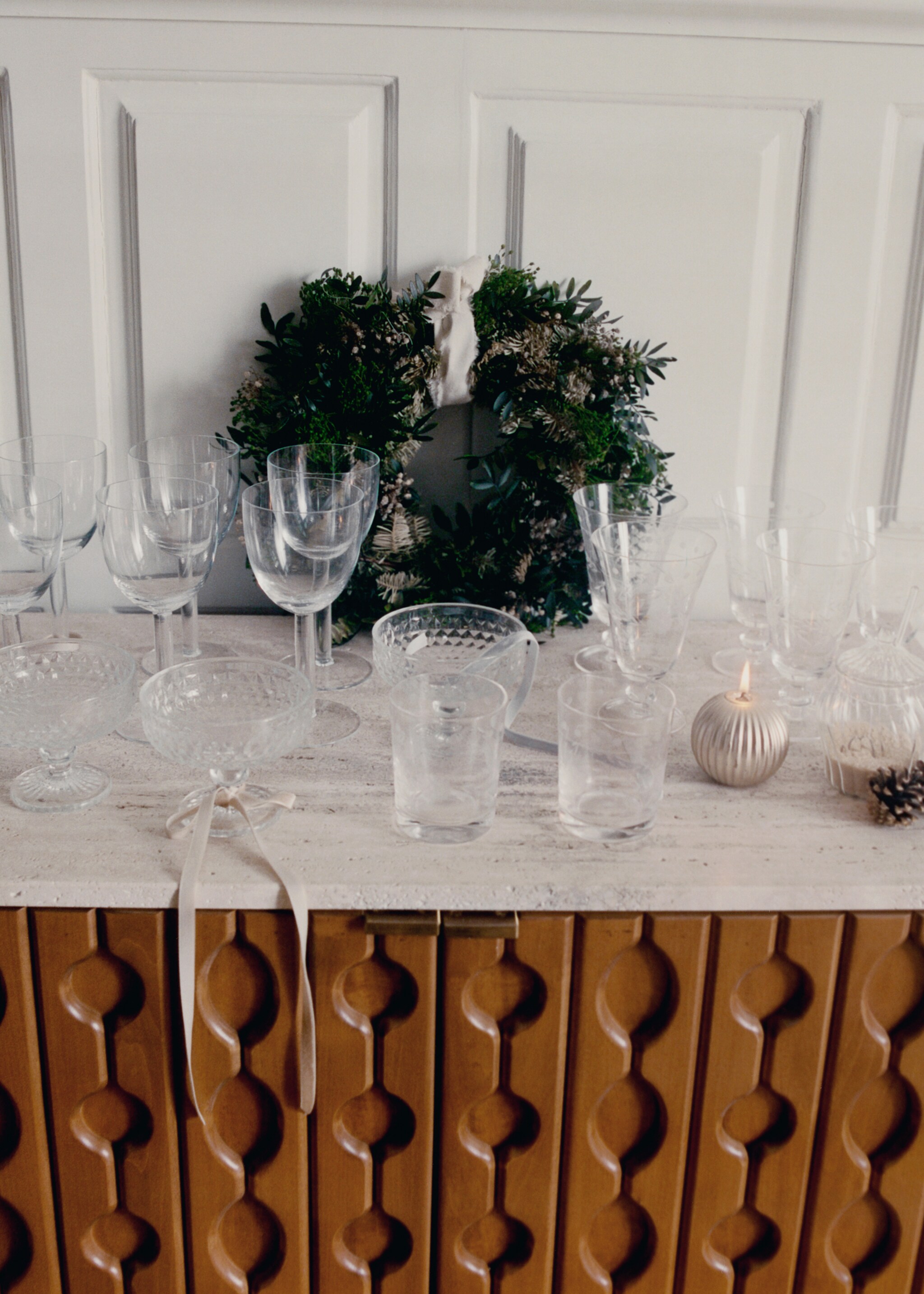 Cut glass tumbler with floral design - Details of the article 6, Off White. Ref: 17024443-00.