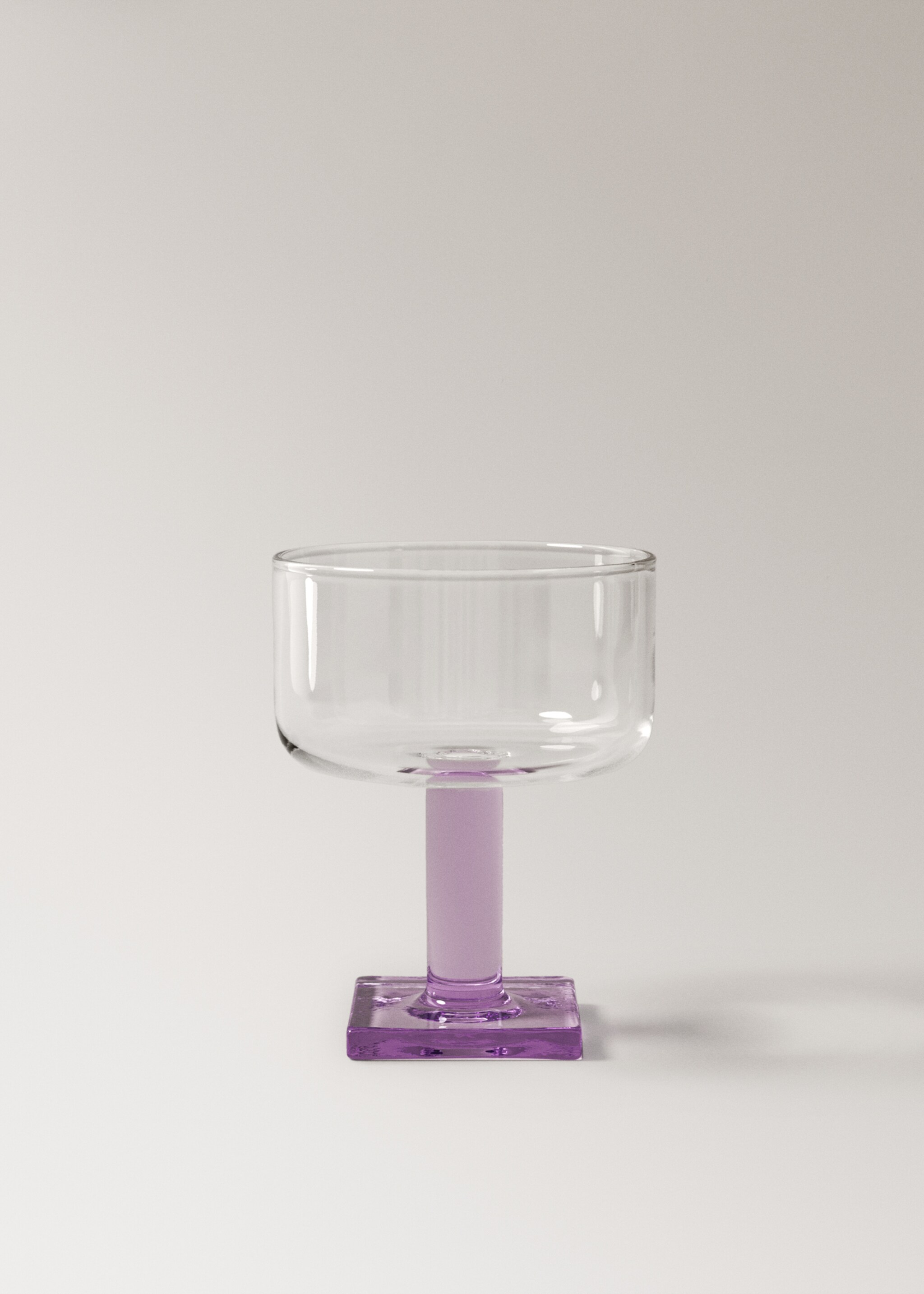 Borosilicate glass cup with coloured base - Article without model, Purple. Ref: 17024445-00.