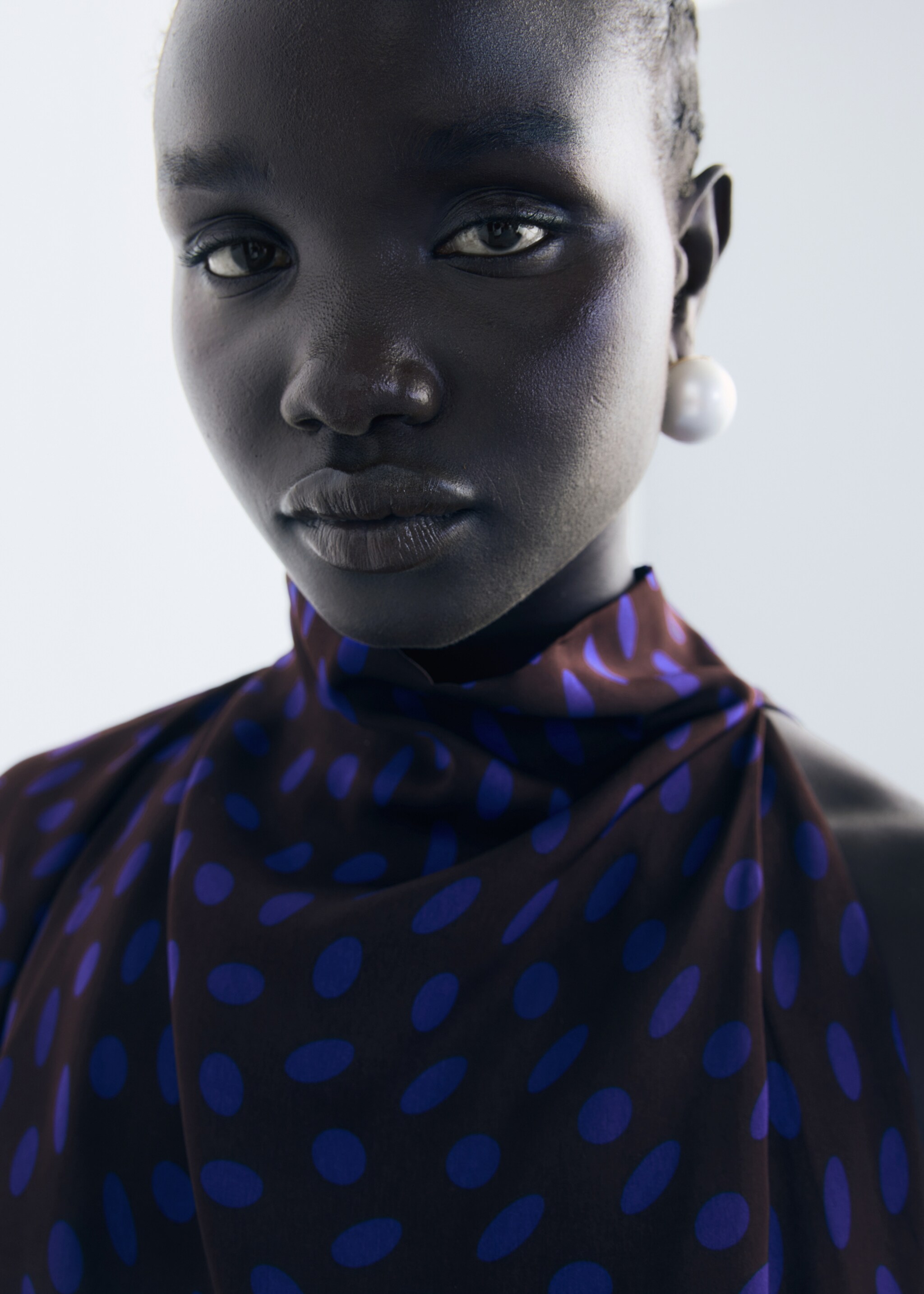 Polka-dot blouse with draped collar - Details of the article 2, Brown. Ref: 17024446-00.