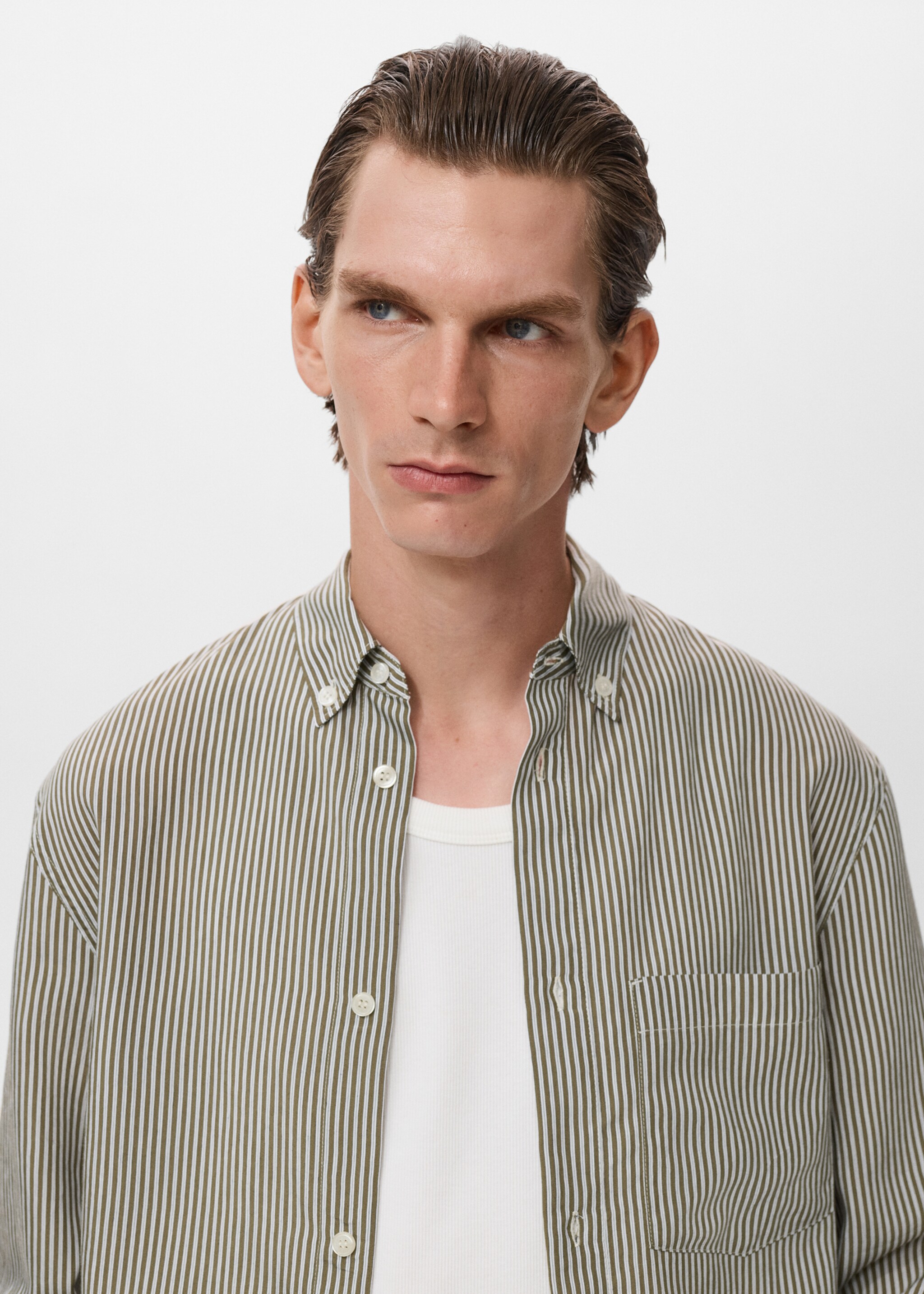 Chemise regular-fit en imprimé rayures - Détail de l'article 1, Olive. Ref: 17024449-00.