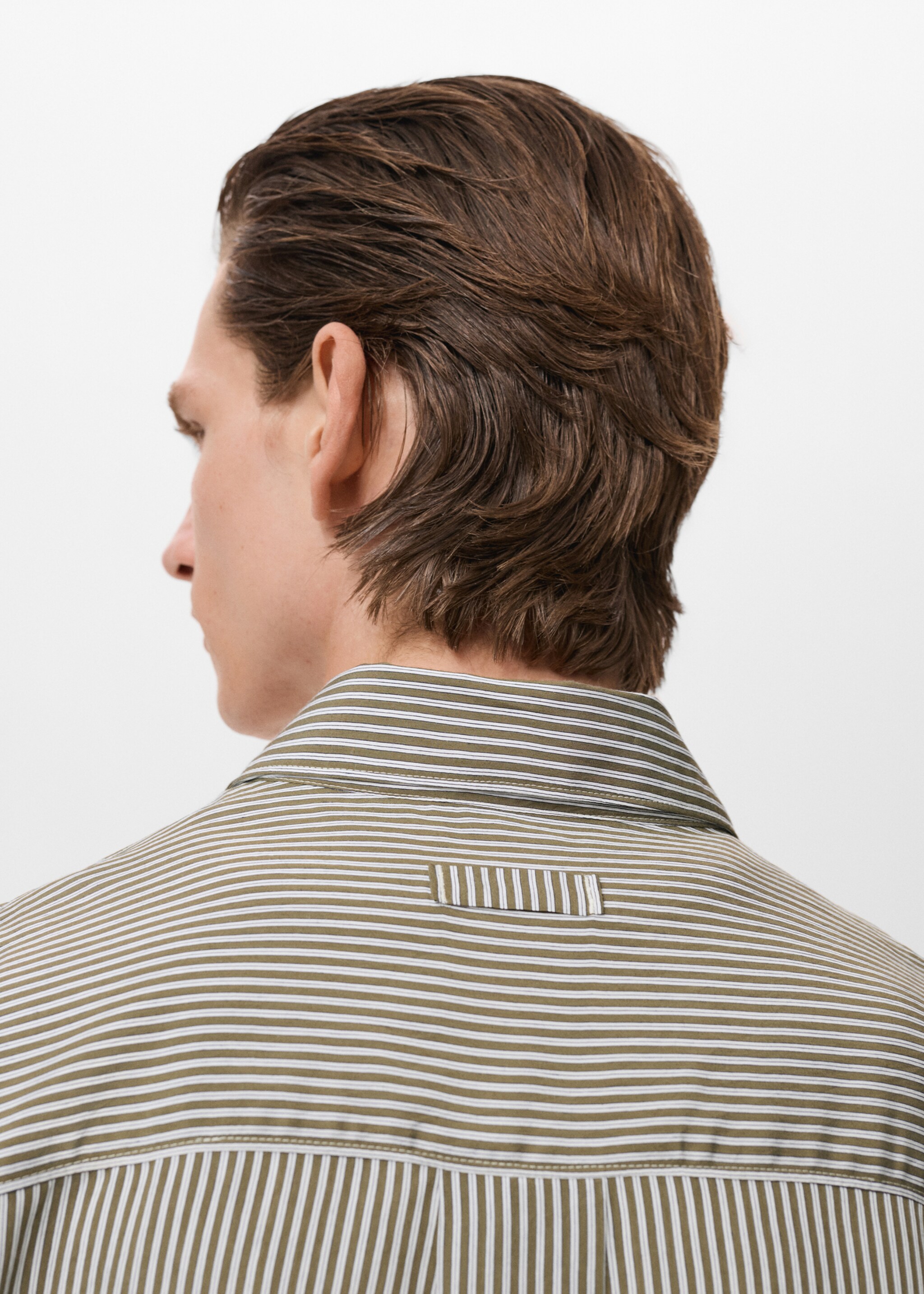Chemise regular-fit en imprimé rayures - Détail de l'article 2, Olive. Ref: 17024449-00.