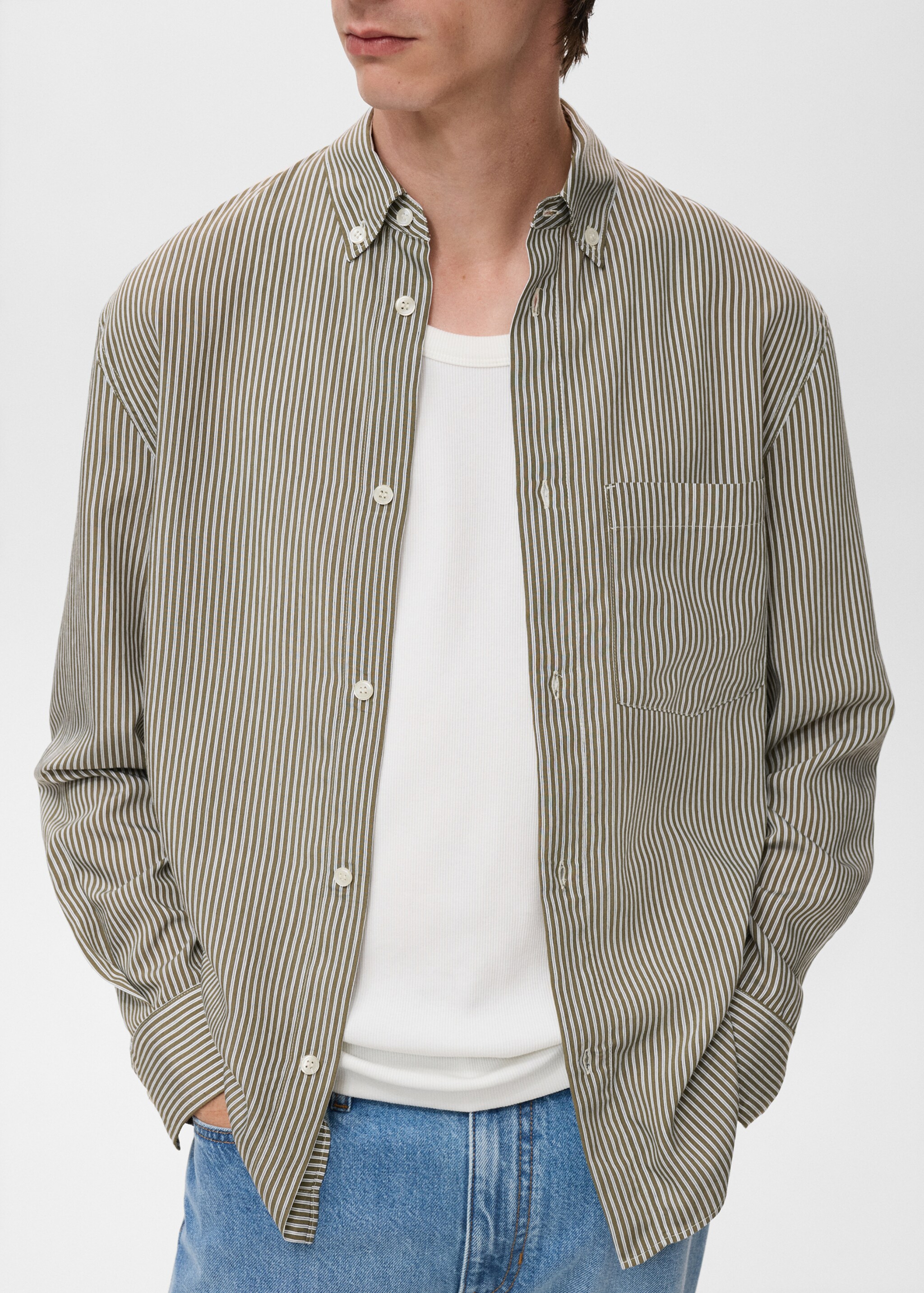 Chemise regular-fit en imprimé rayures - Détail de l'article 6, Olive. Ref: 17024449-00.