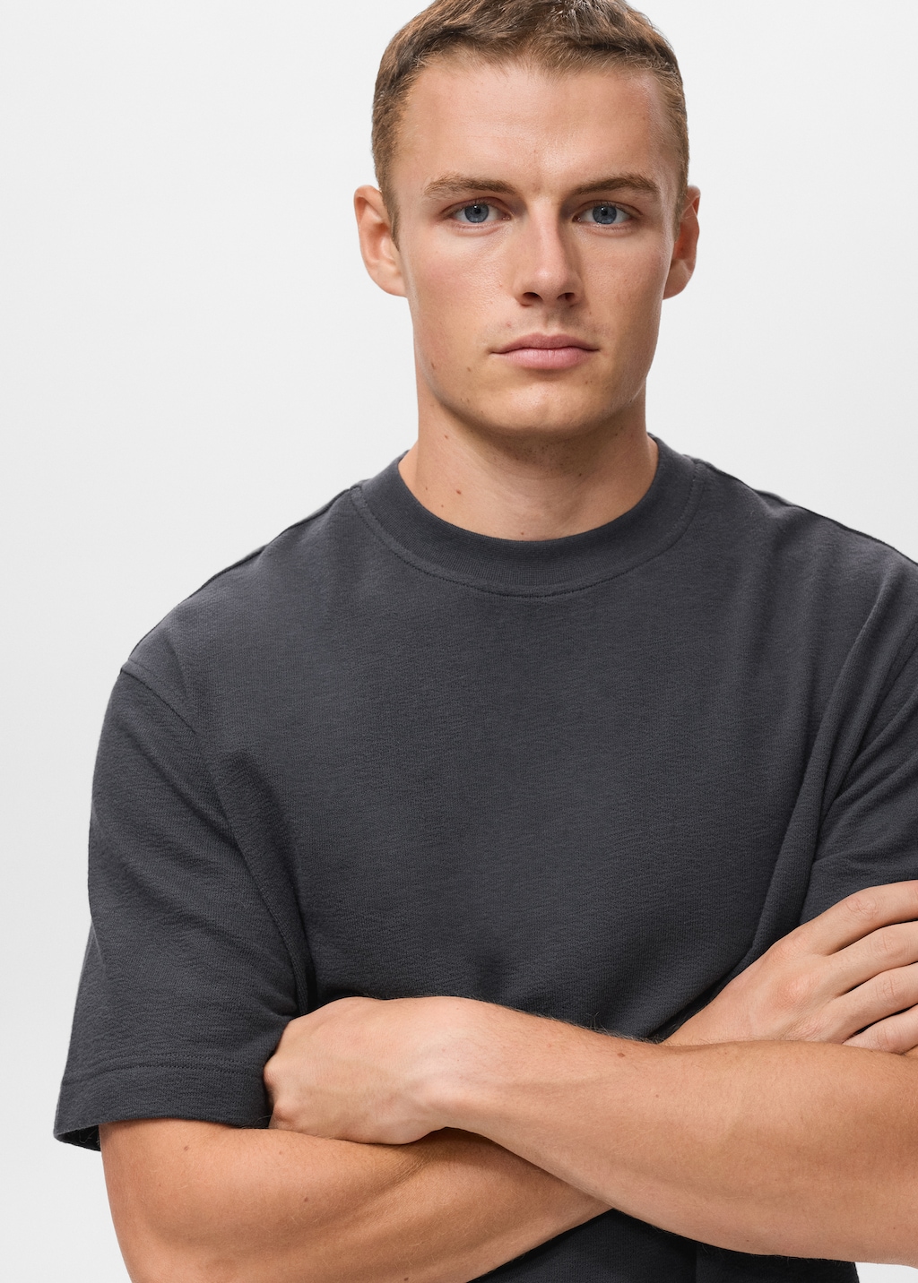 100% cotton relaxed-fit structured t-shirt