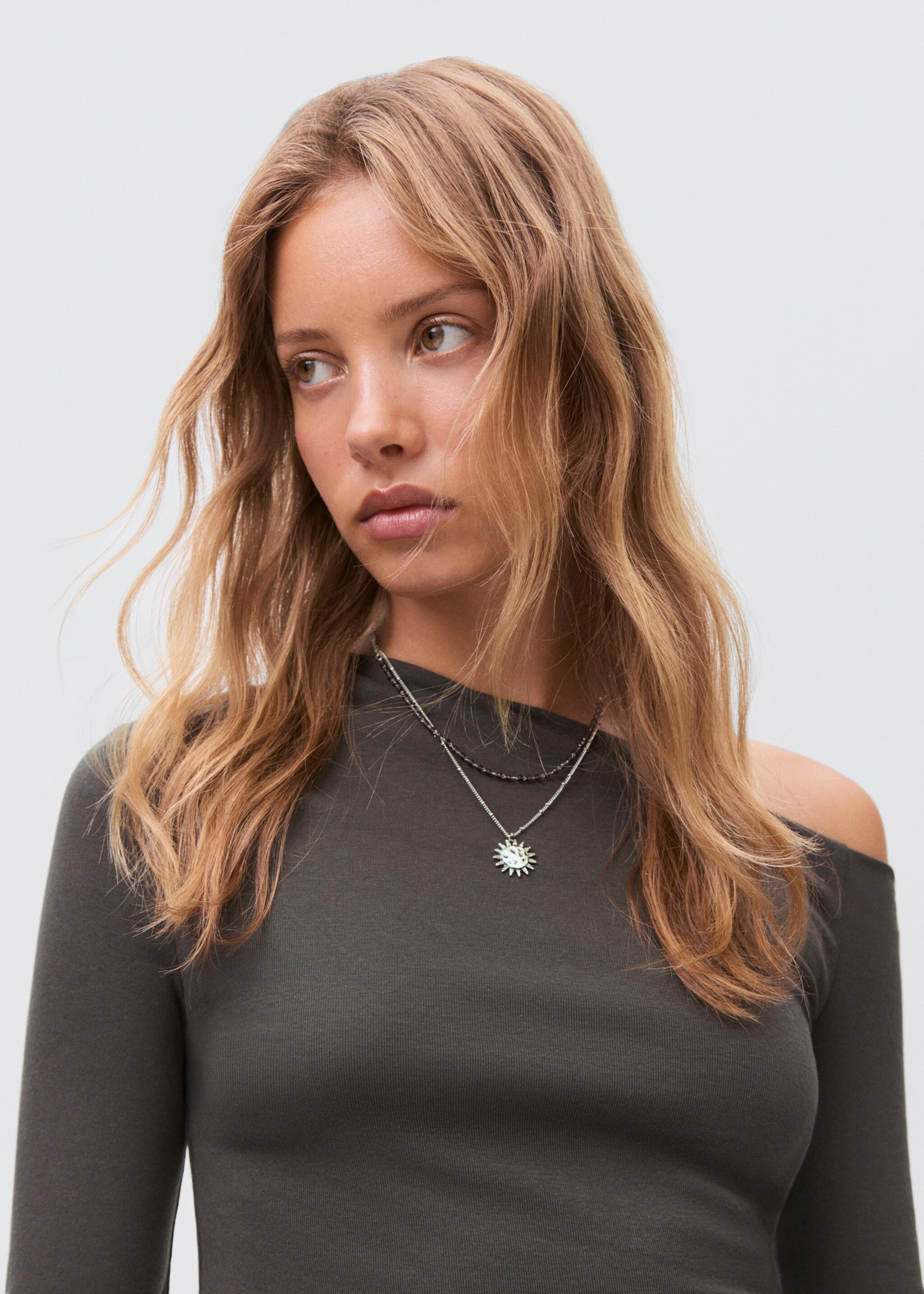 Asymmetric cotton T-shirt - Details of the article 1, Charcoal. Ref: 17024778-00.