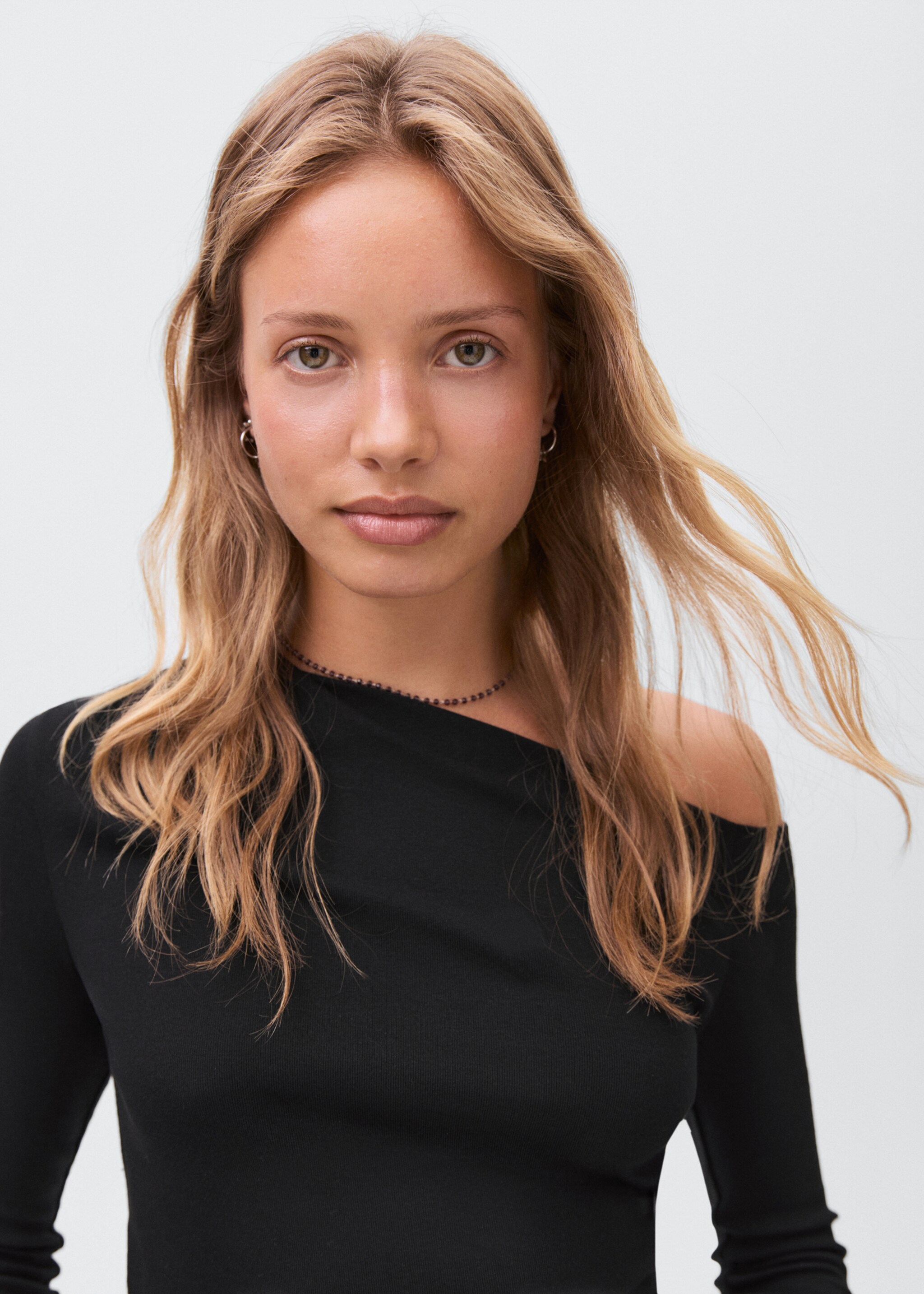 Asymmetric cotton T-shirt - Details of the article 1, Black. Ref: 17024778-00.