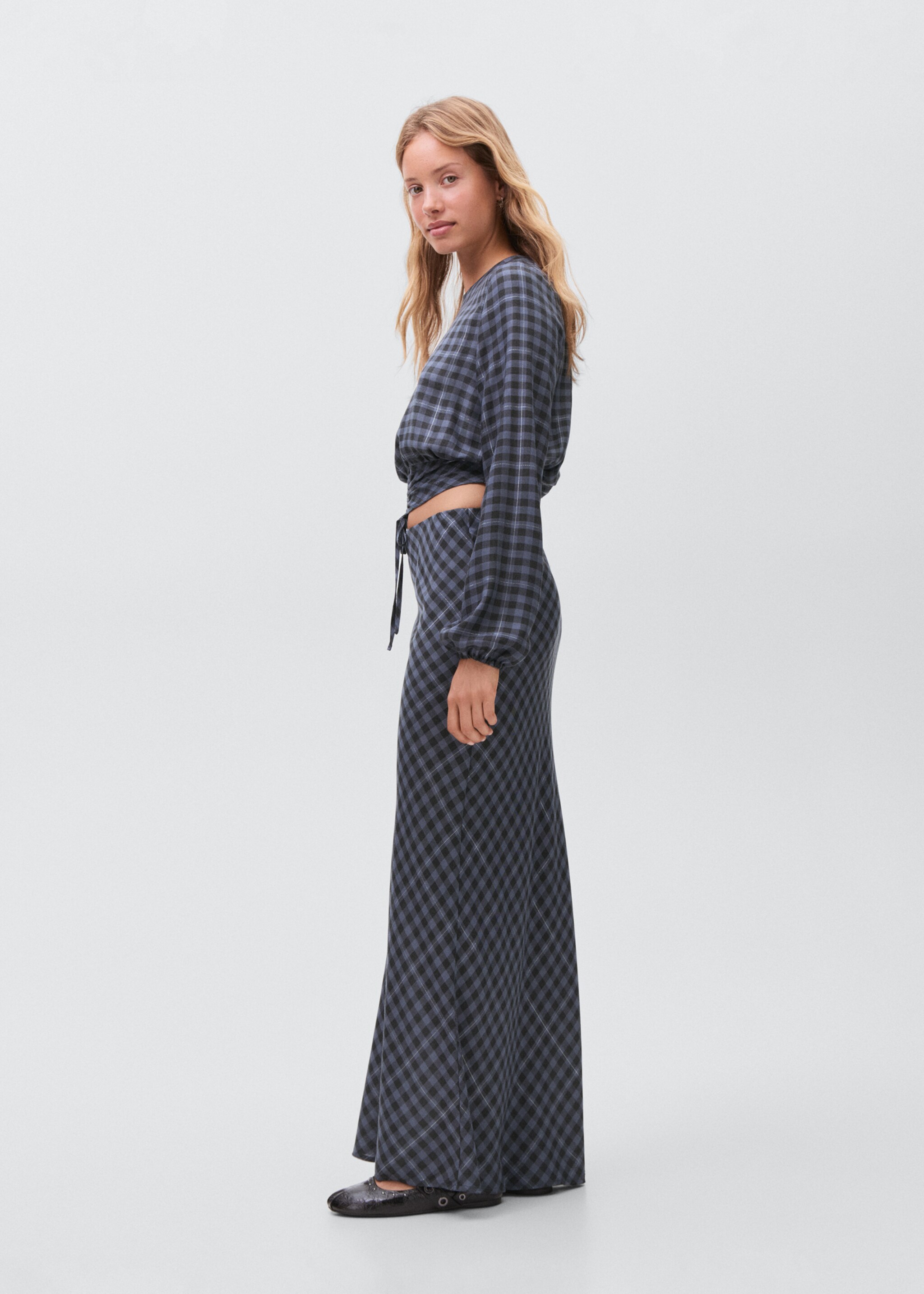 Checked long skirt - Details of the article 2, Grey. Ref: 17024779-00.