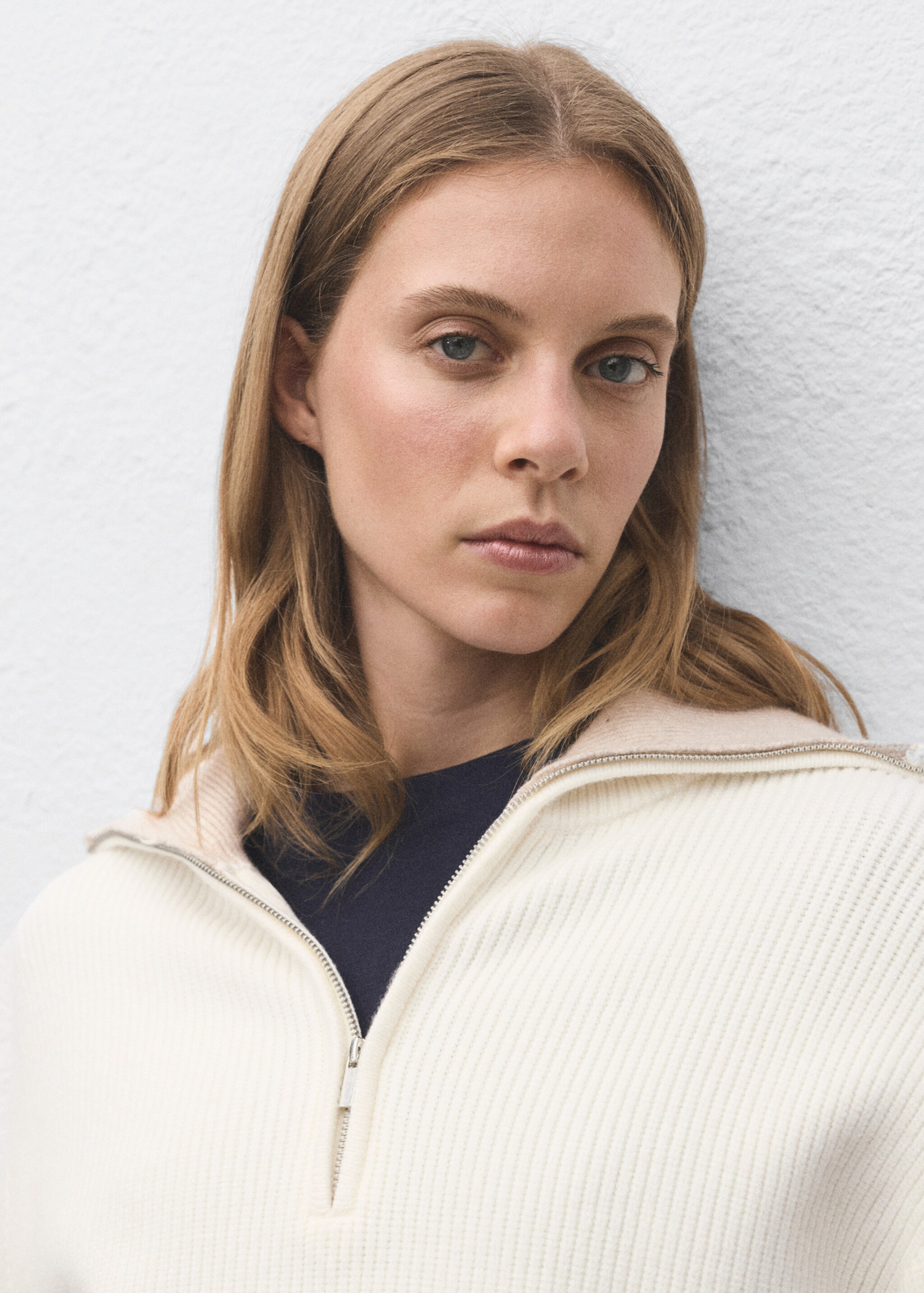 Contrast collar zipper sweater - Details of the article 1, Light/Pastel Grey. Ref: 17024781-00.