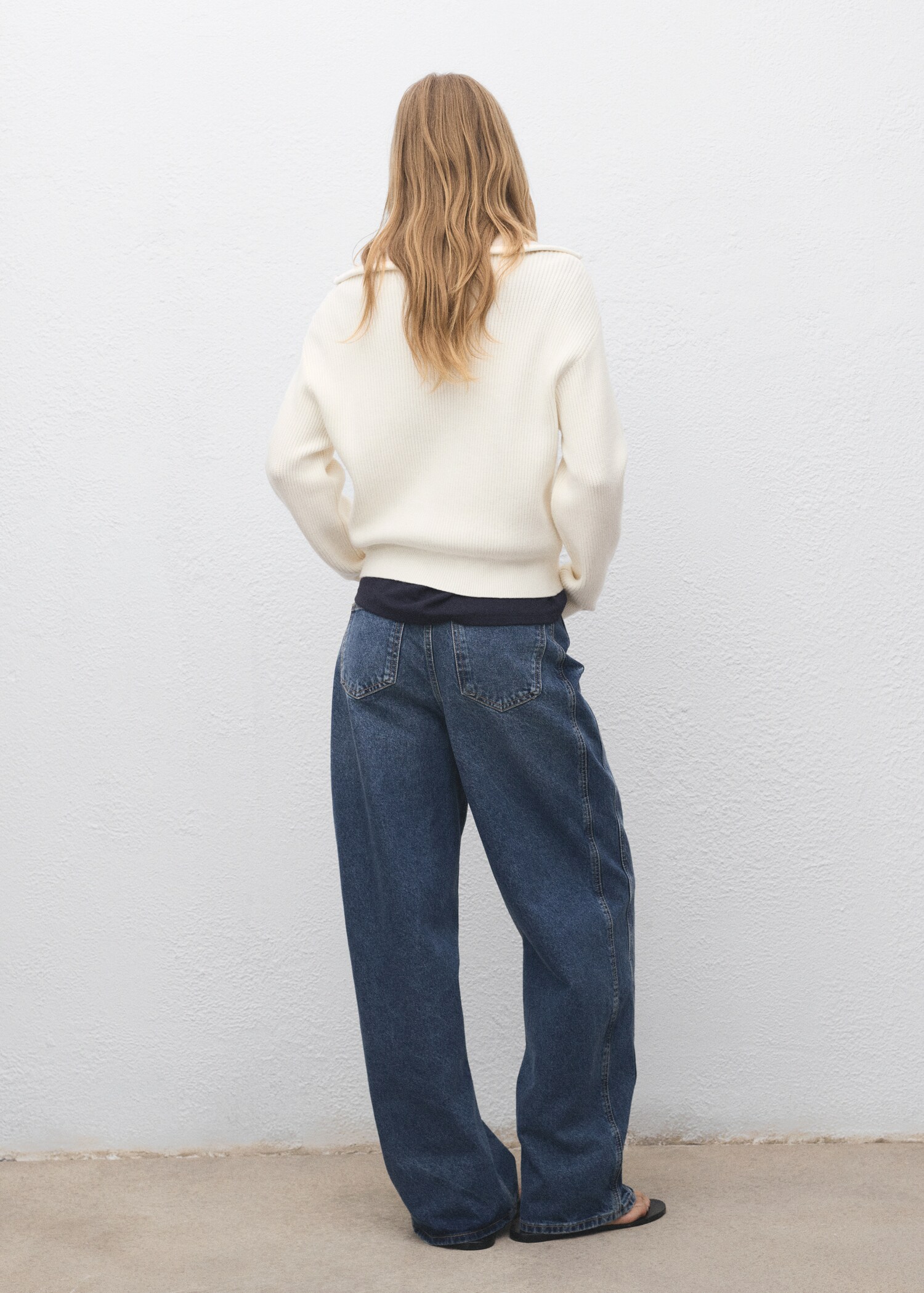 Contrast collar zipper sweater - Reverse of the article
