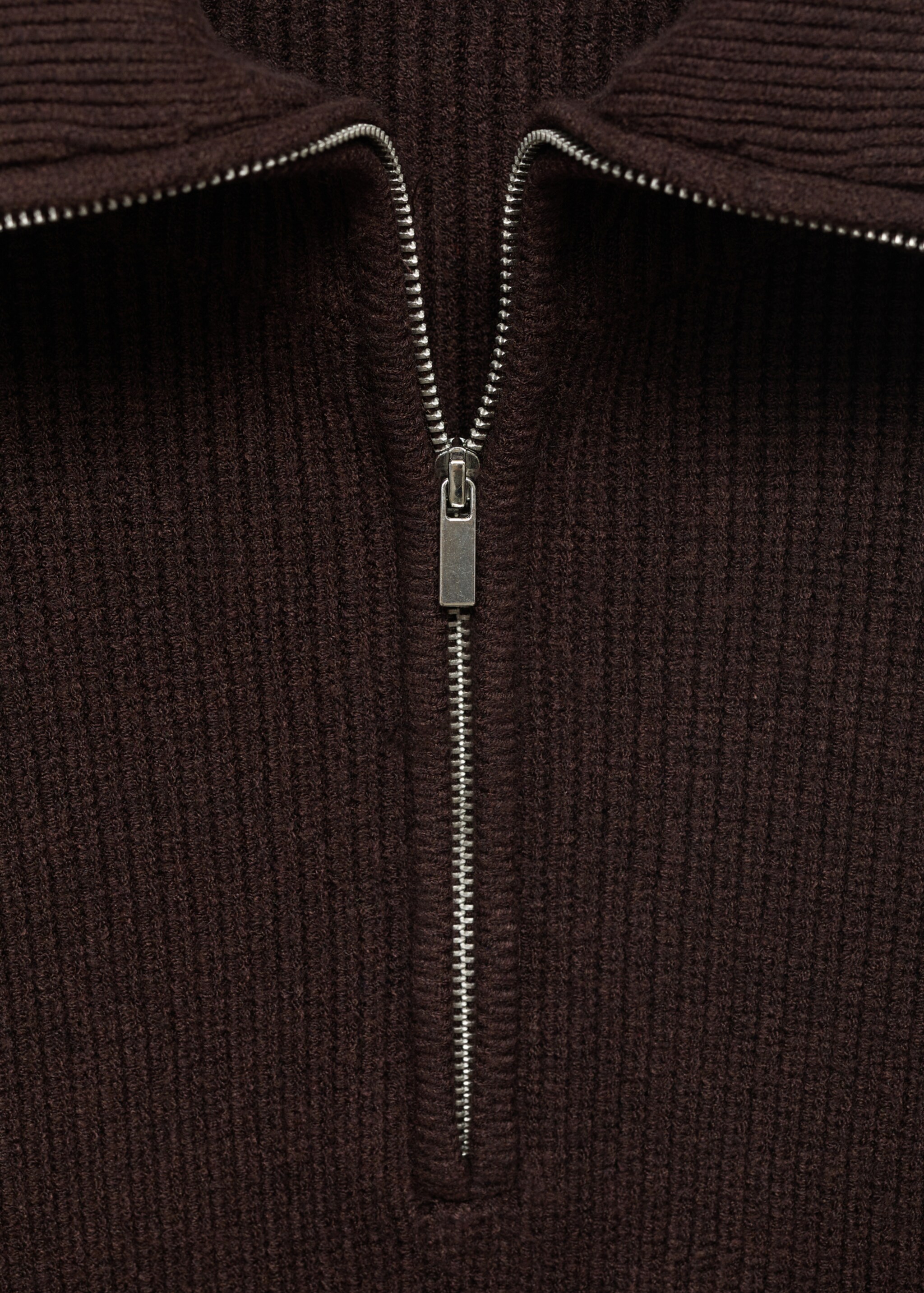 Contrast collar zipper sweater - Details of the article 8, Chocolate. Ref: 17024781-00.