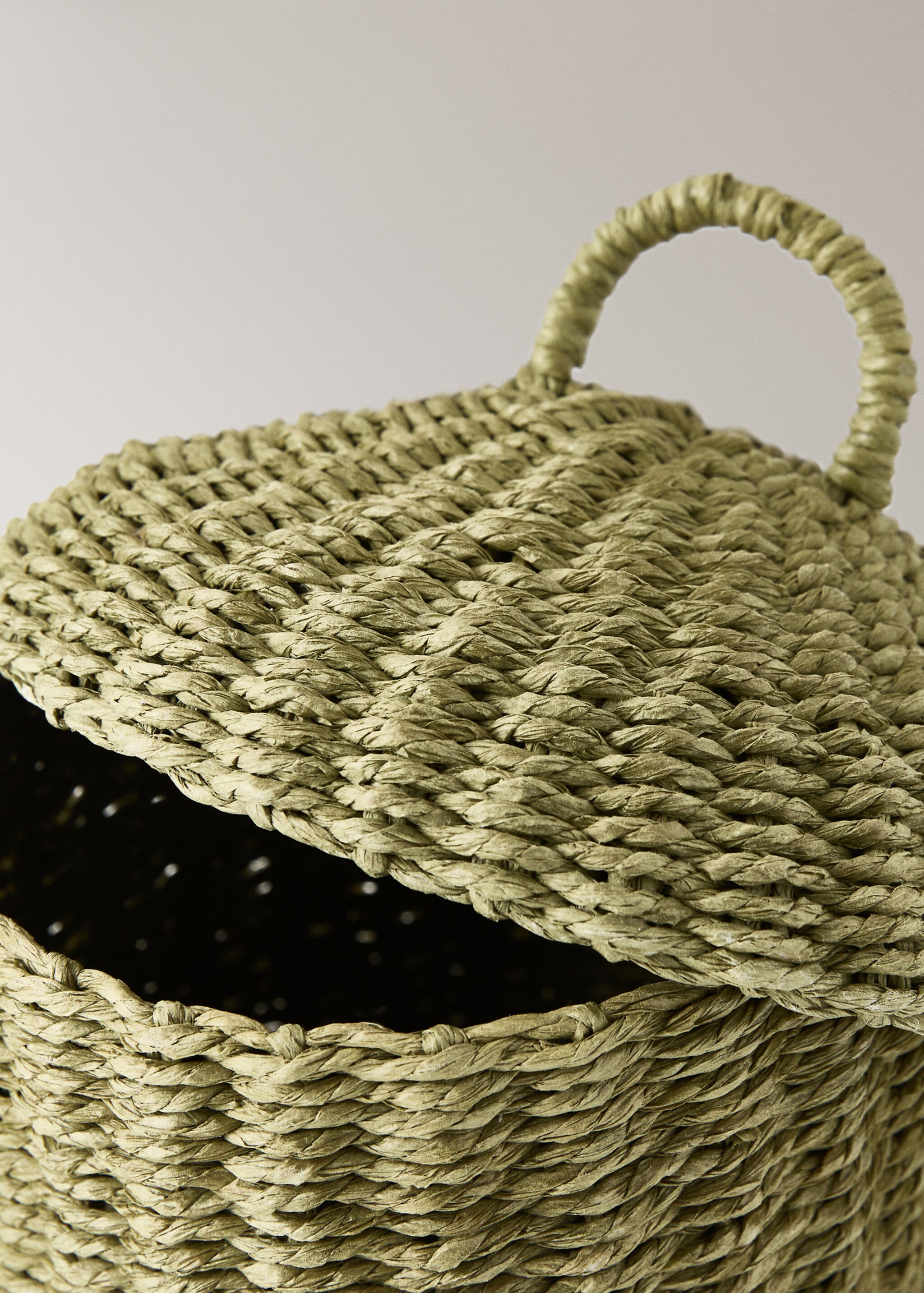 Children’s paper basket with acorn design - Details of the article 2