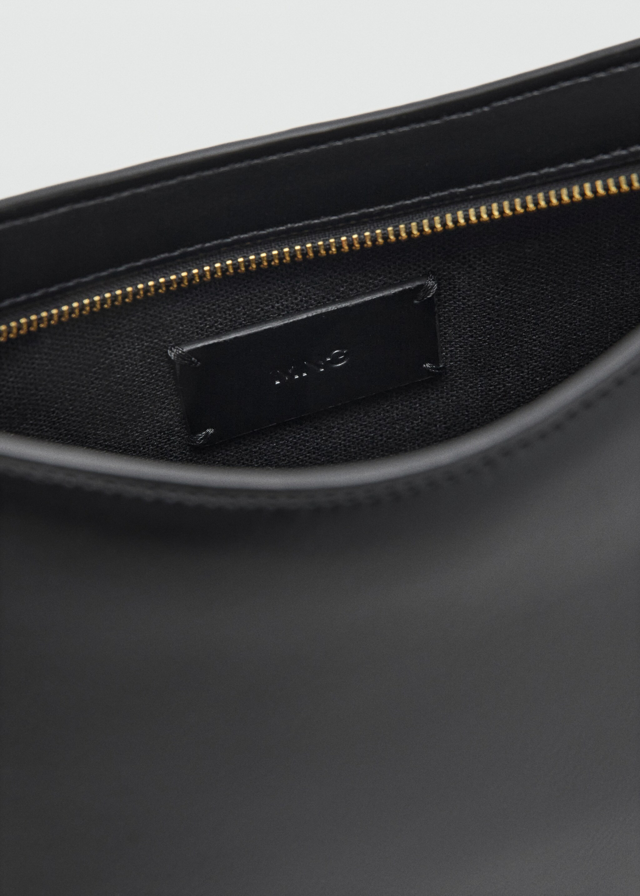 Oval shoulder bag - Details of the article 2, Black. Ref: 17024787-00.