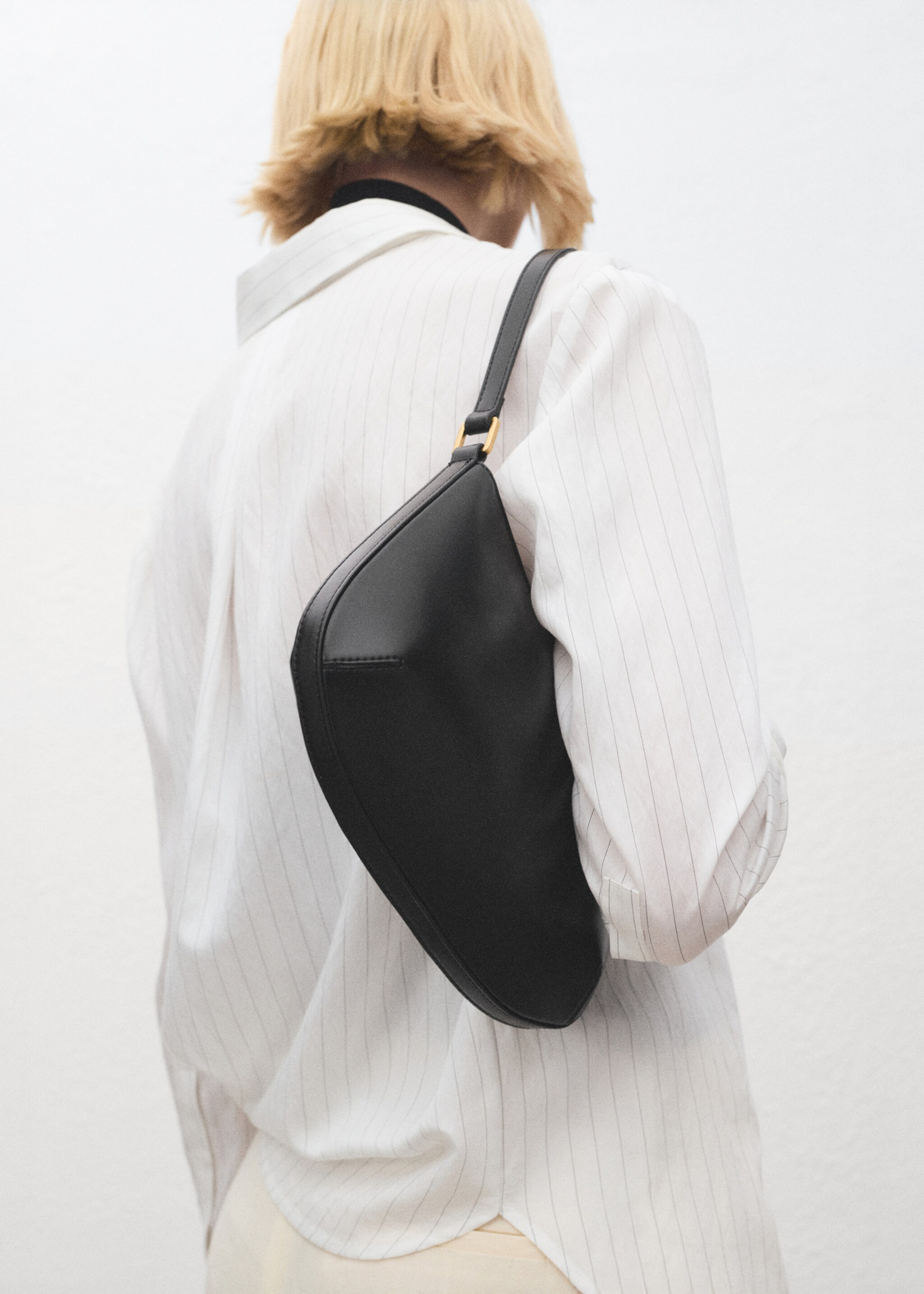 Oval shoulder bag - Details of the article 9, Black. Ref: 17024787-00.