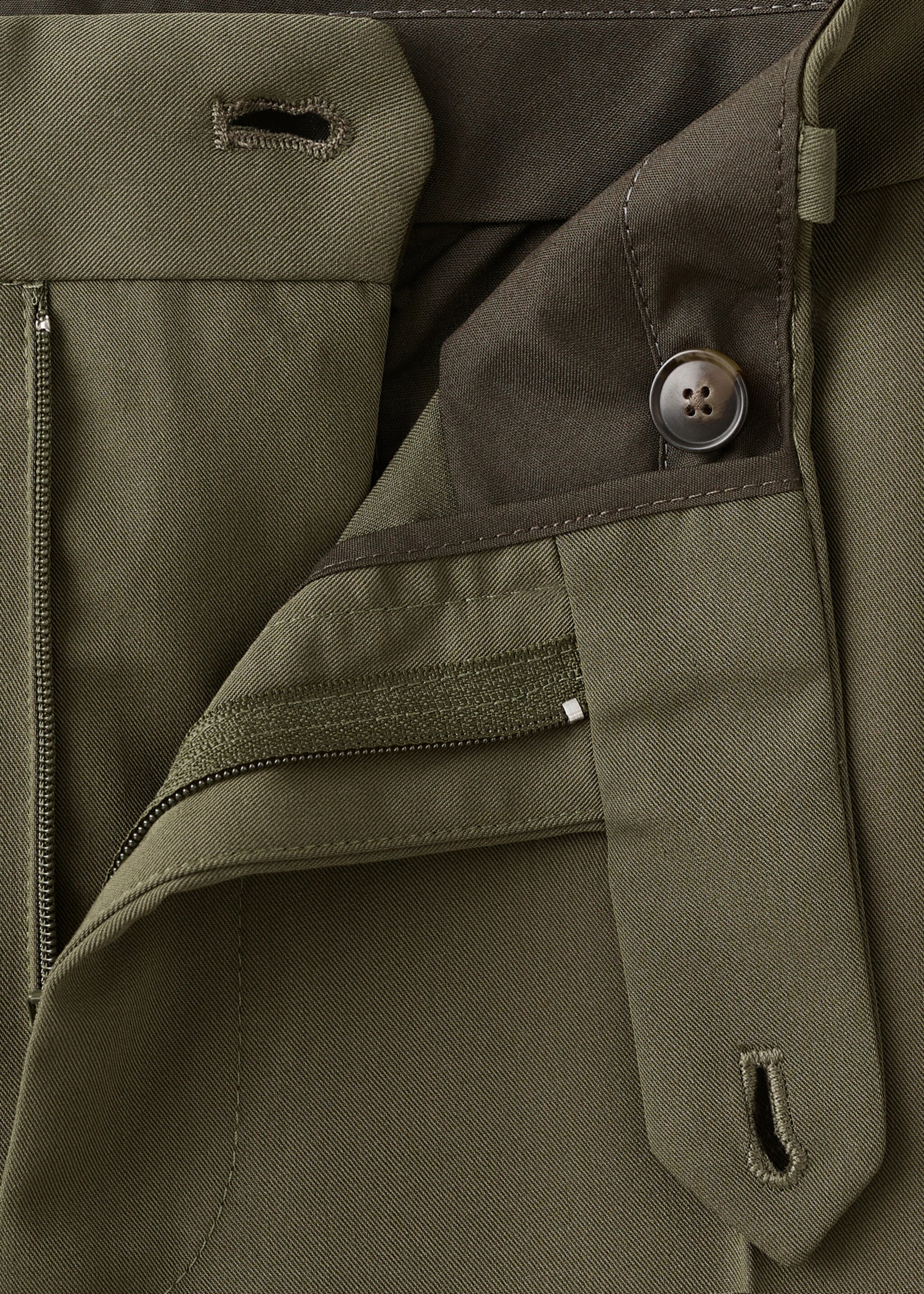 Pleated slim-fit trousers - Details of the article 8, Khaki. Ref: 17025147-00.