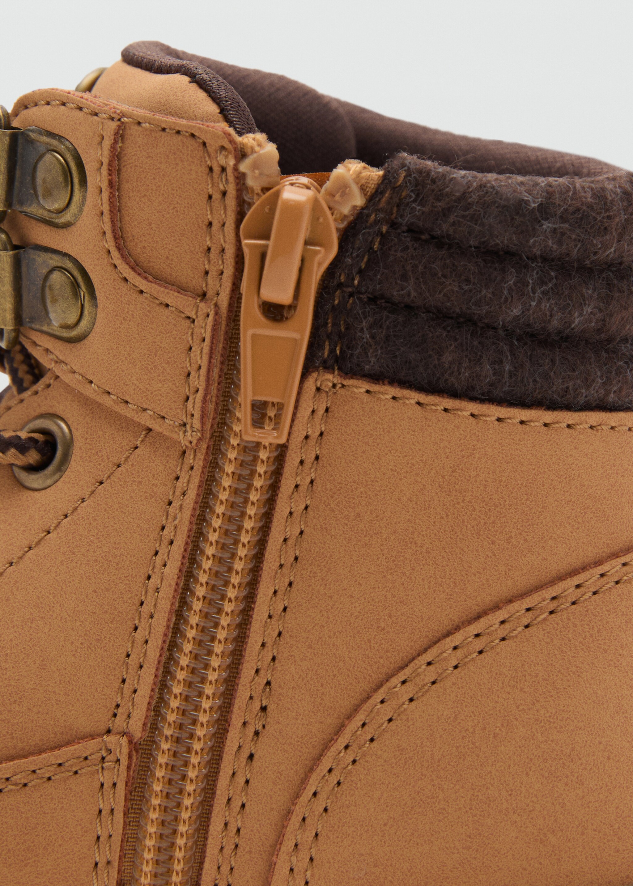 Lace-up mountain boots - Details of the article 2, Medium Brown. Ref: 17025148-00.
