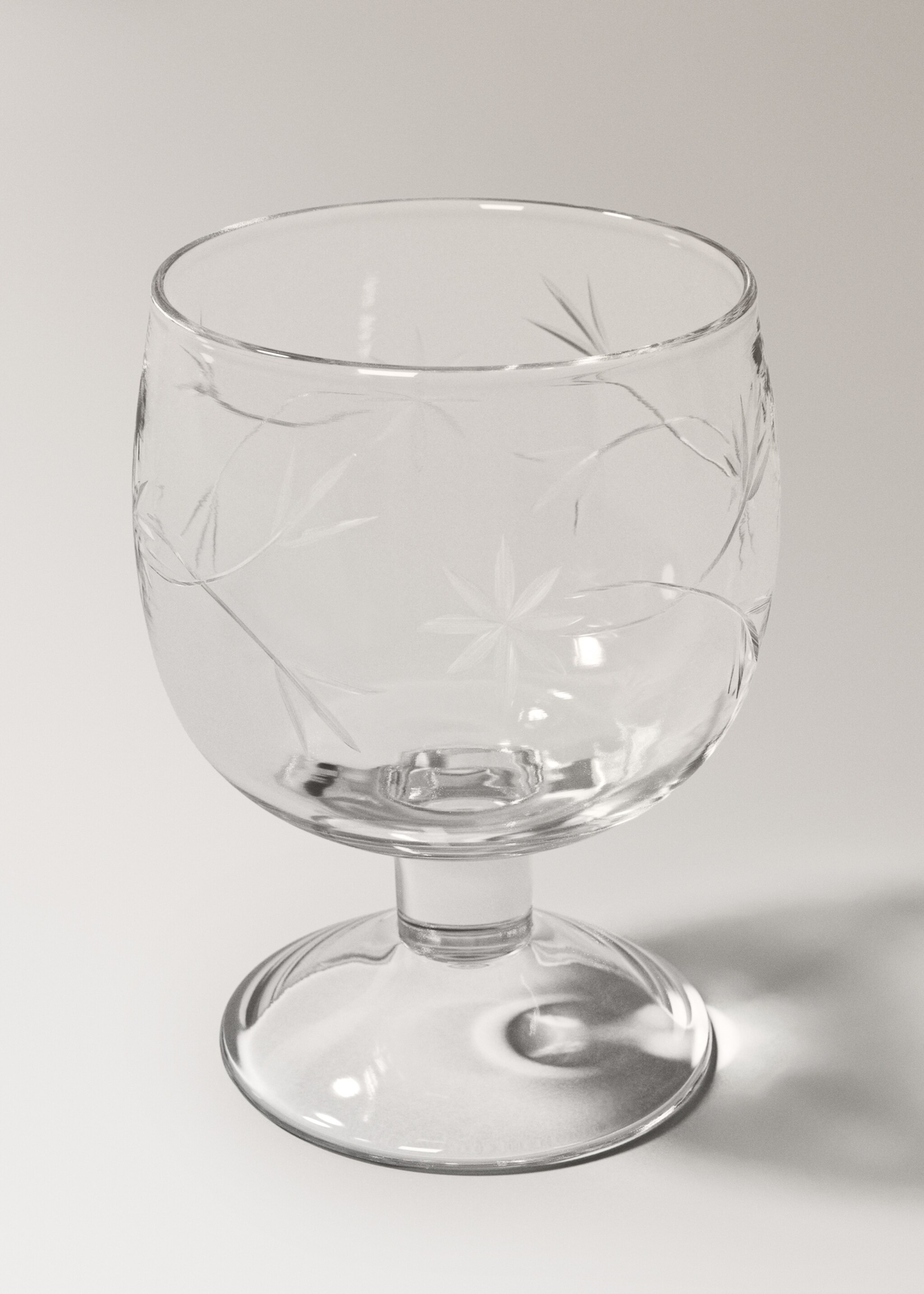 Hand-cut blown glass stem glass - Details of the article 2, Off White. Ref: 17025165-00.