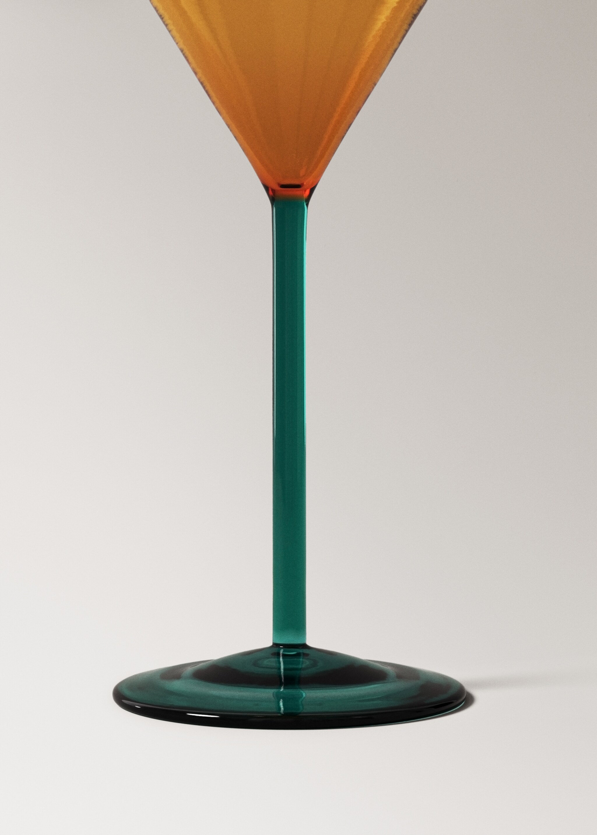 Bicolor borosilicate goblet - Details of the article 2, Curry. Ref: 17025167-00.