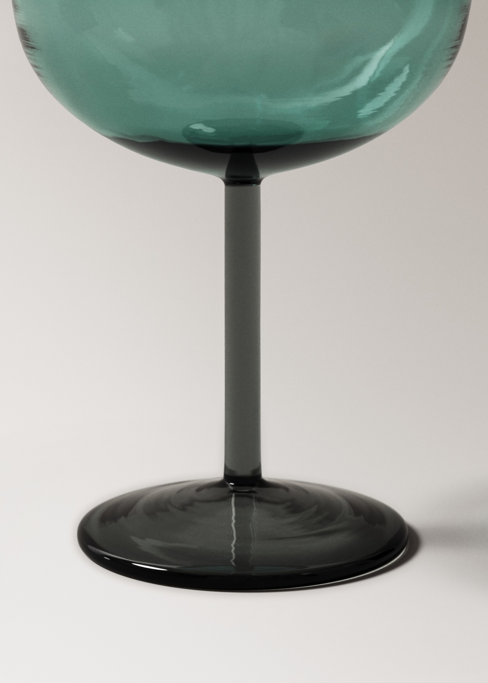 Borosilicate cava glass - Details of the article 1, Medium Green. Ref: 17025168-00.