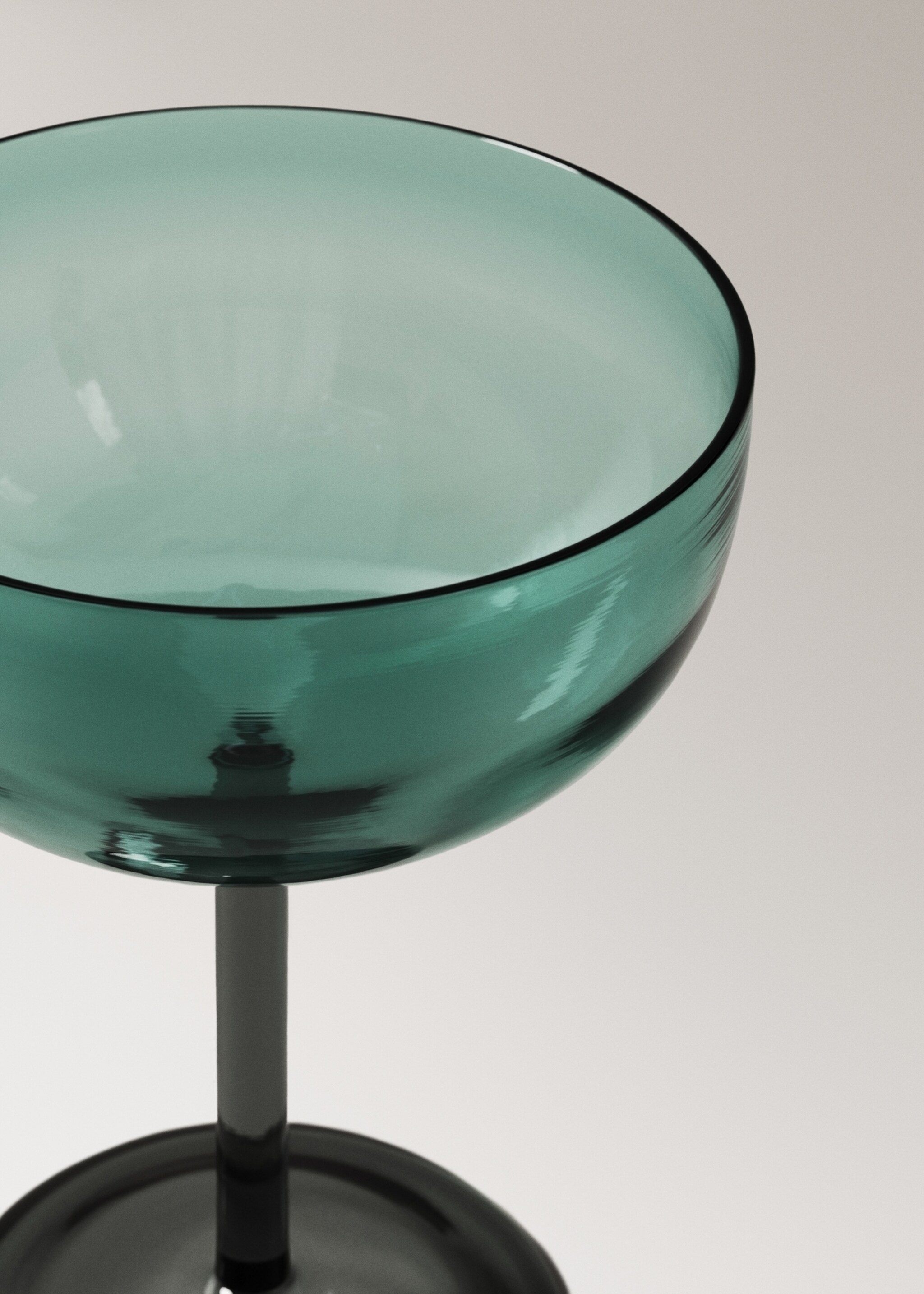 Borosilicate cava glass - Details of the article 2, Medium Green. Ref: 17025168-00.