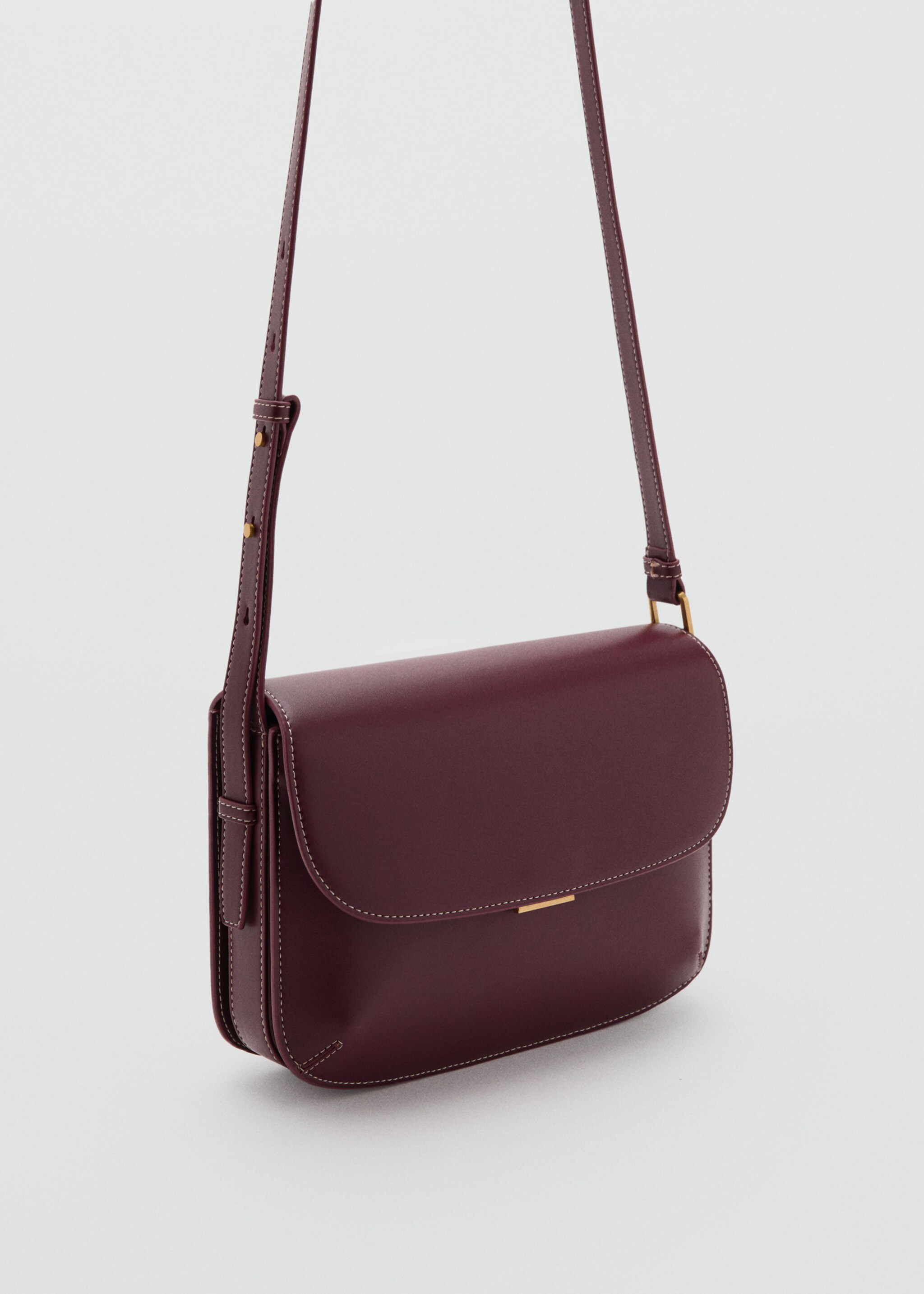 Crossbody bag with flap - Medium plane, Burgundy. Ref: 17025797-00.