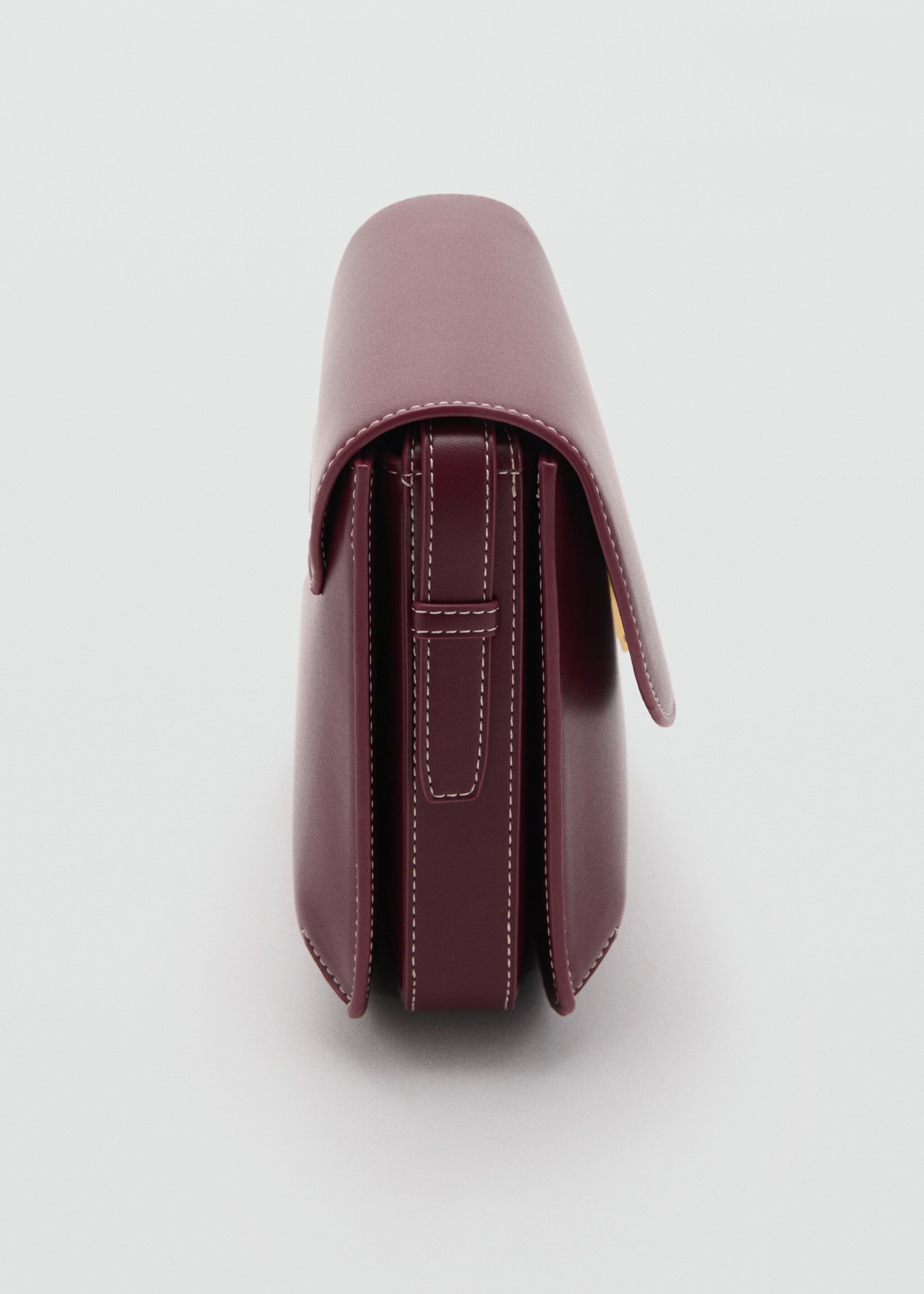 Crossbody bag with flap - Details of the article 1, Burgundy. Ref: 17025797-00.