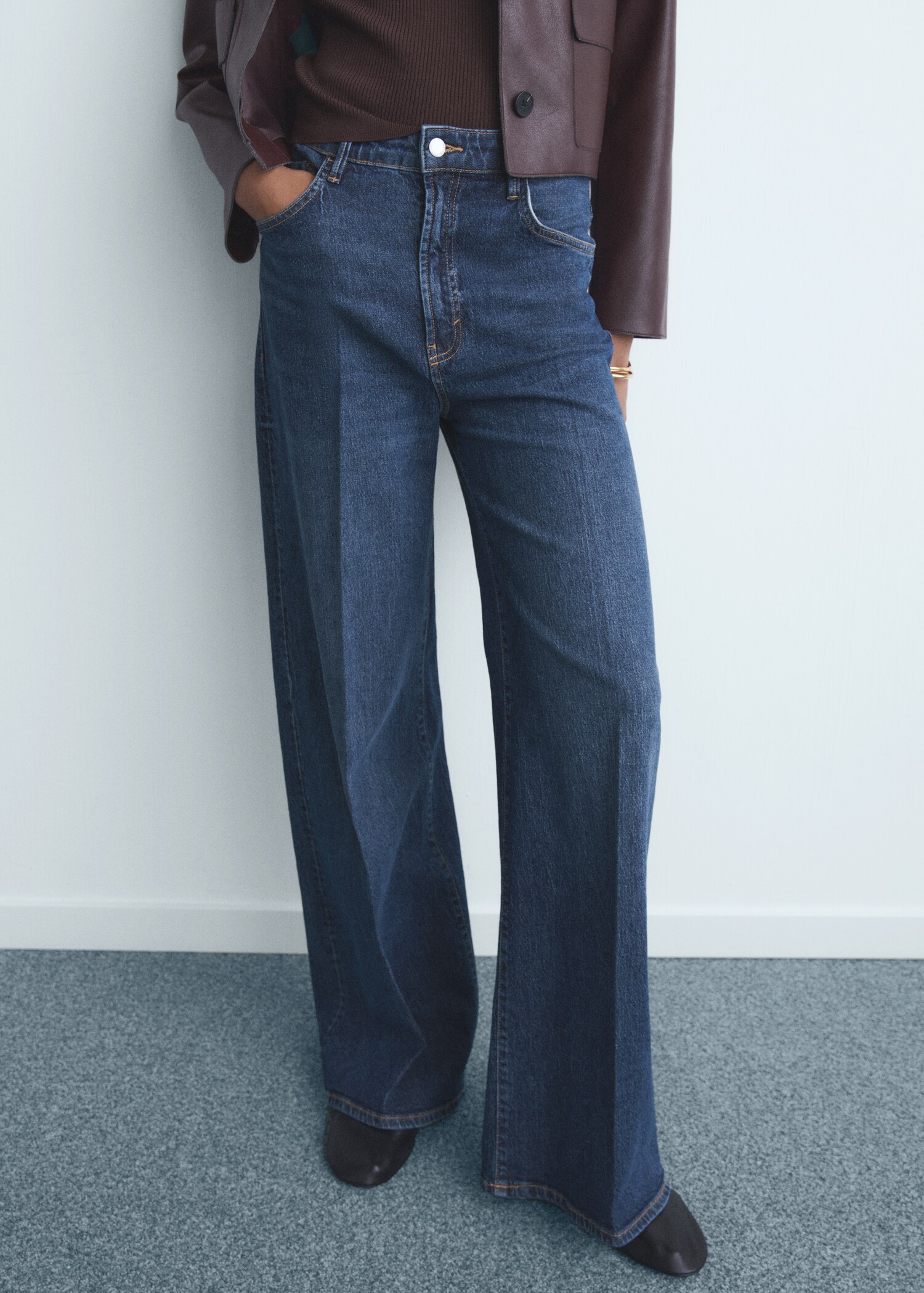Jean wide leg taille haute - Plan moyen