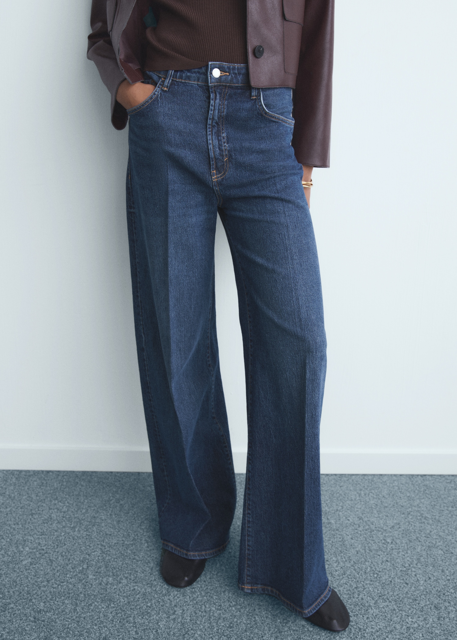 High-waisted wide-leg jeans - Main Image