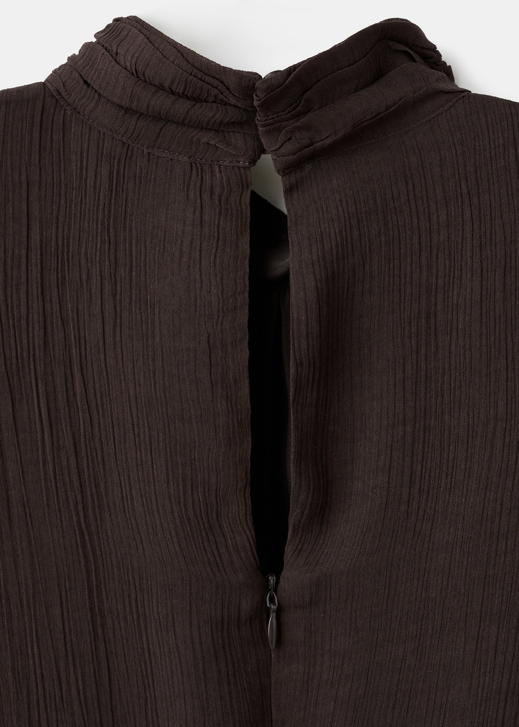 Ruffled dress with puffed sleeves