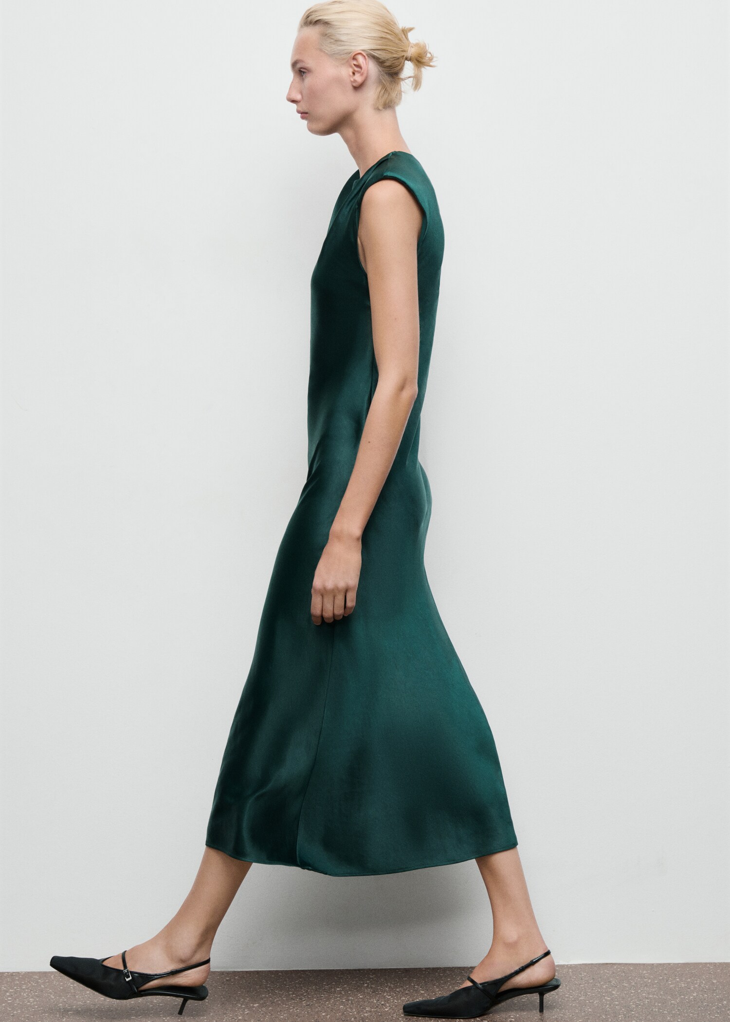 Fitted satin dress - Details of the article 2