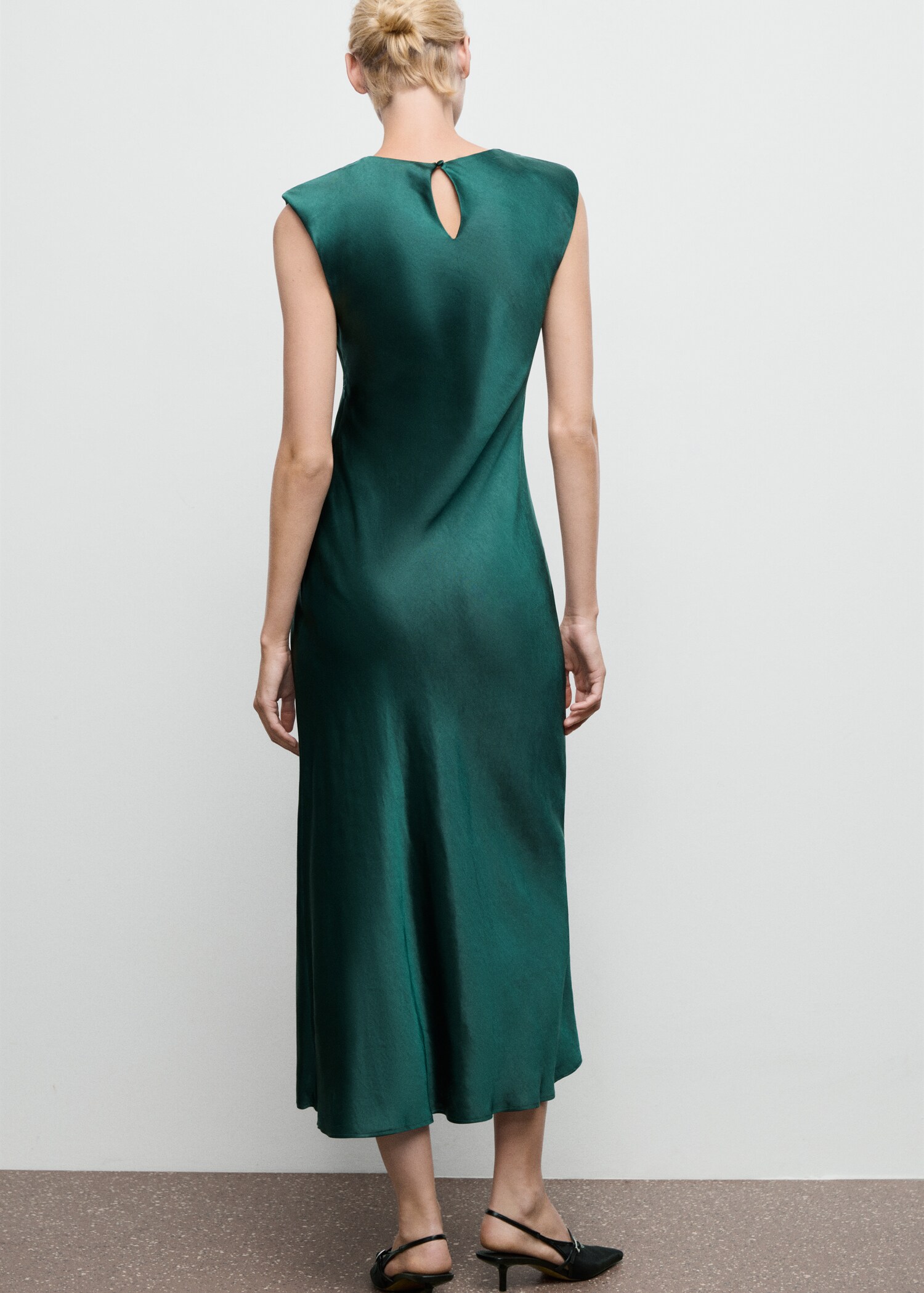 Fitted satin dress - Reverse of the article