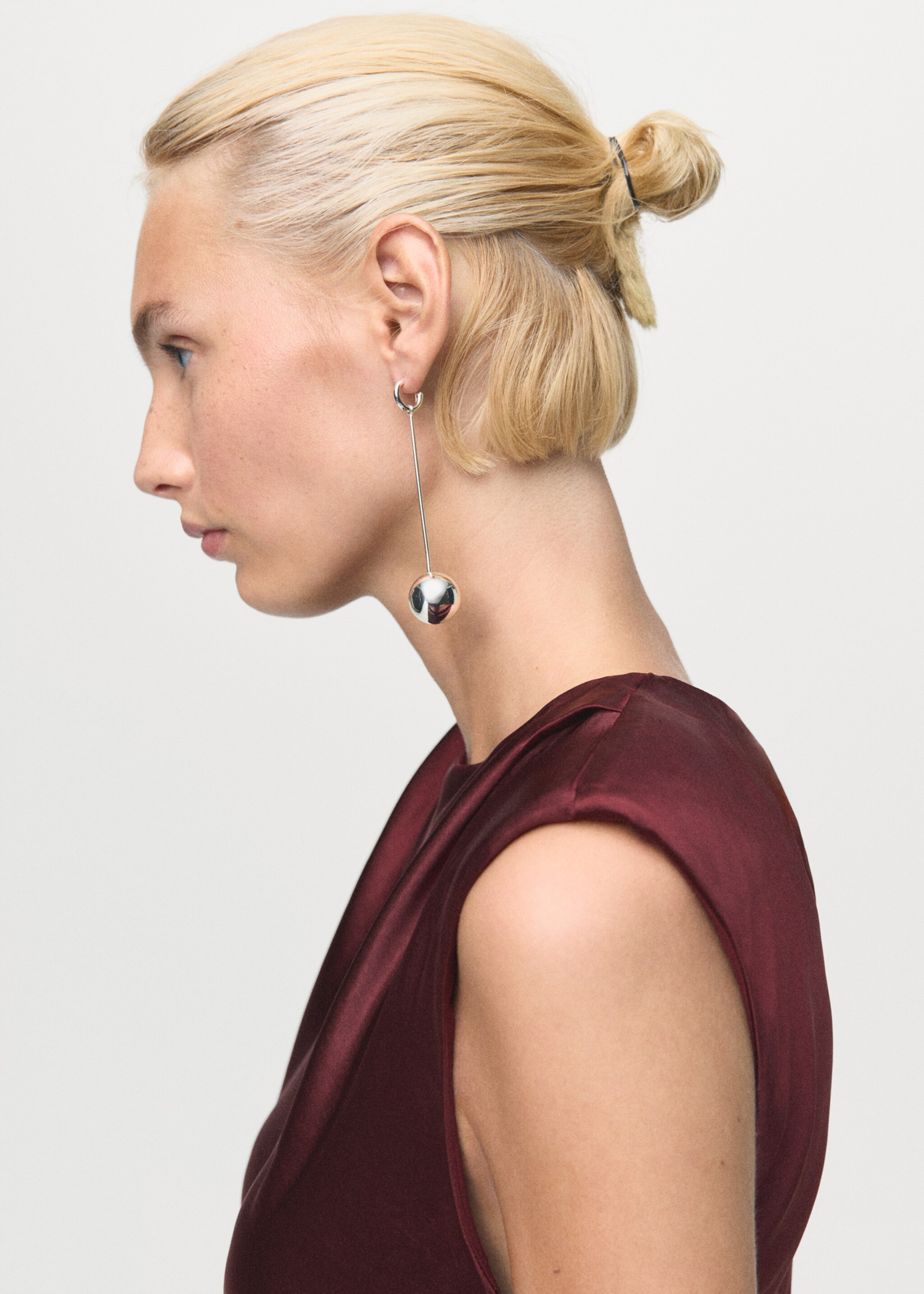 Fitted satin dress - Details of the article 1, Maroon. Ref: 17025820-00.