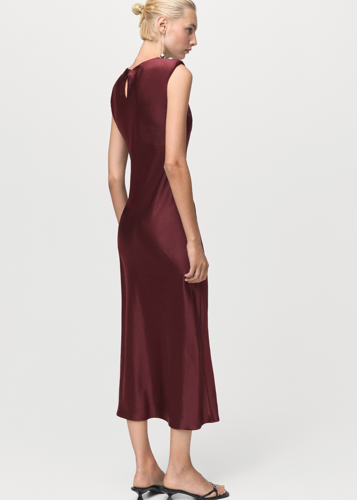 Fitted satin dress - Reverse of the article