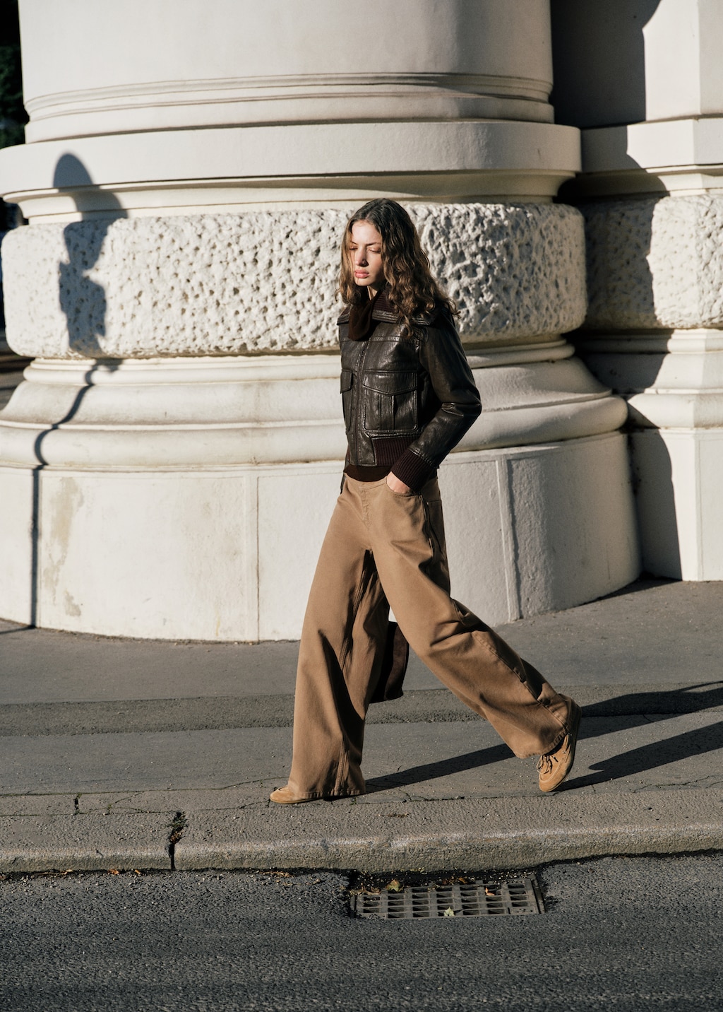 Wide leg mid-rise loose-fit jeans