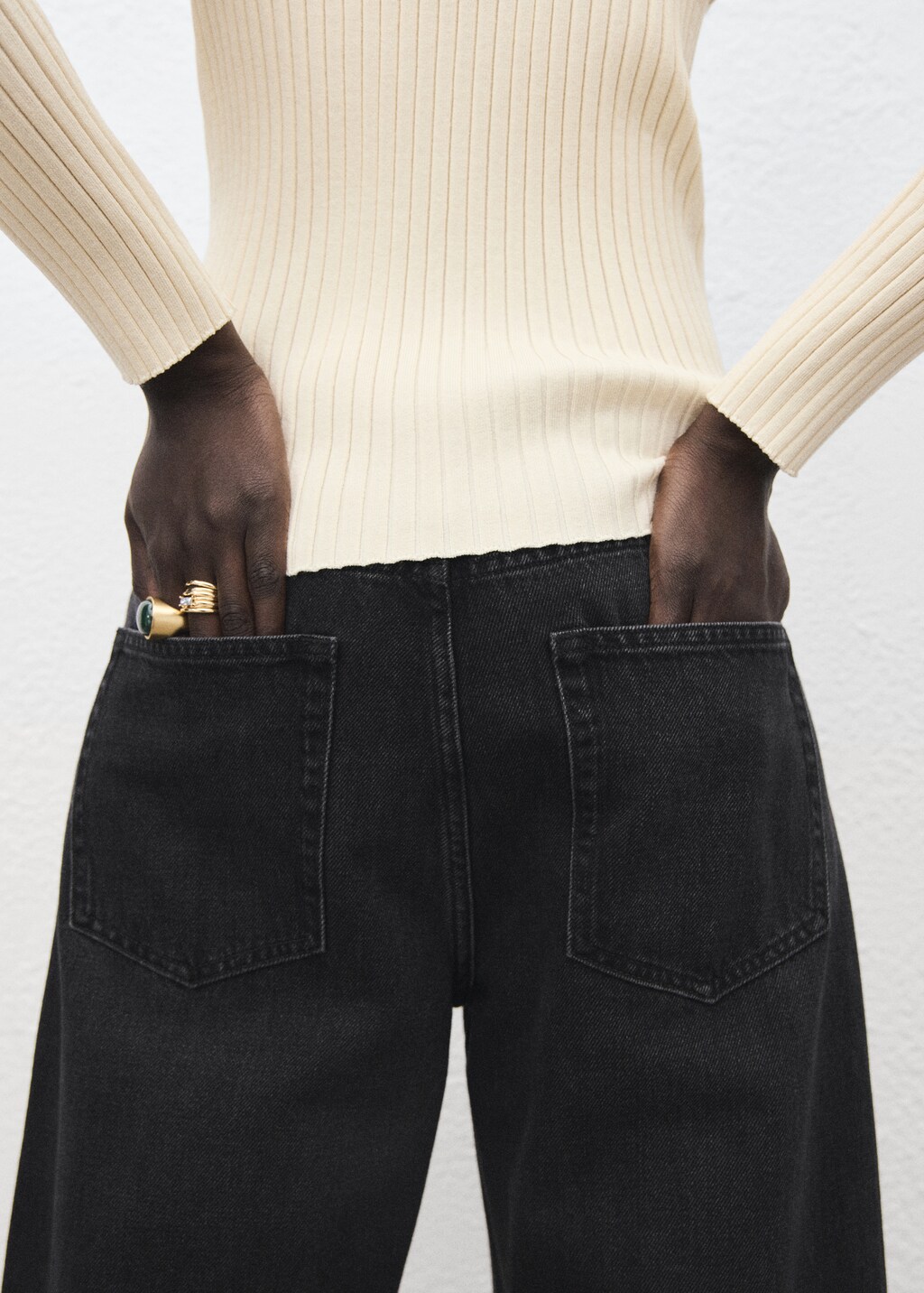 Mango Mid-rise barrel jeans