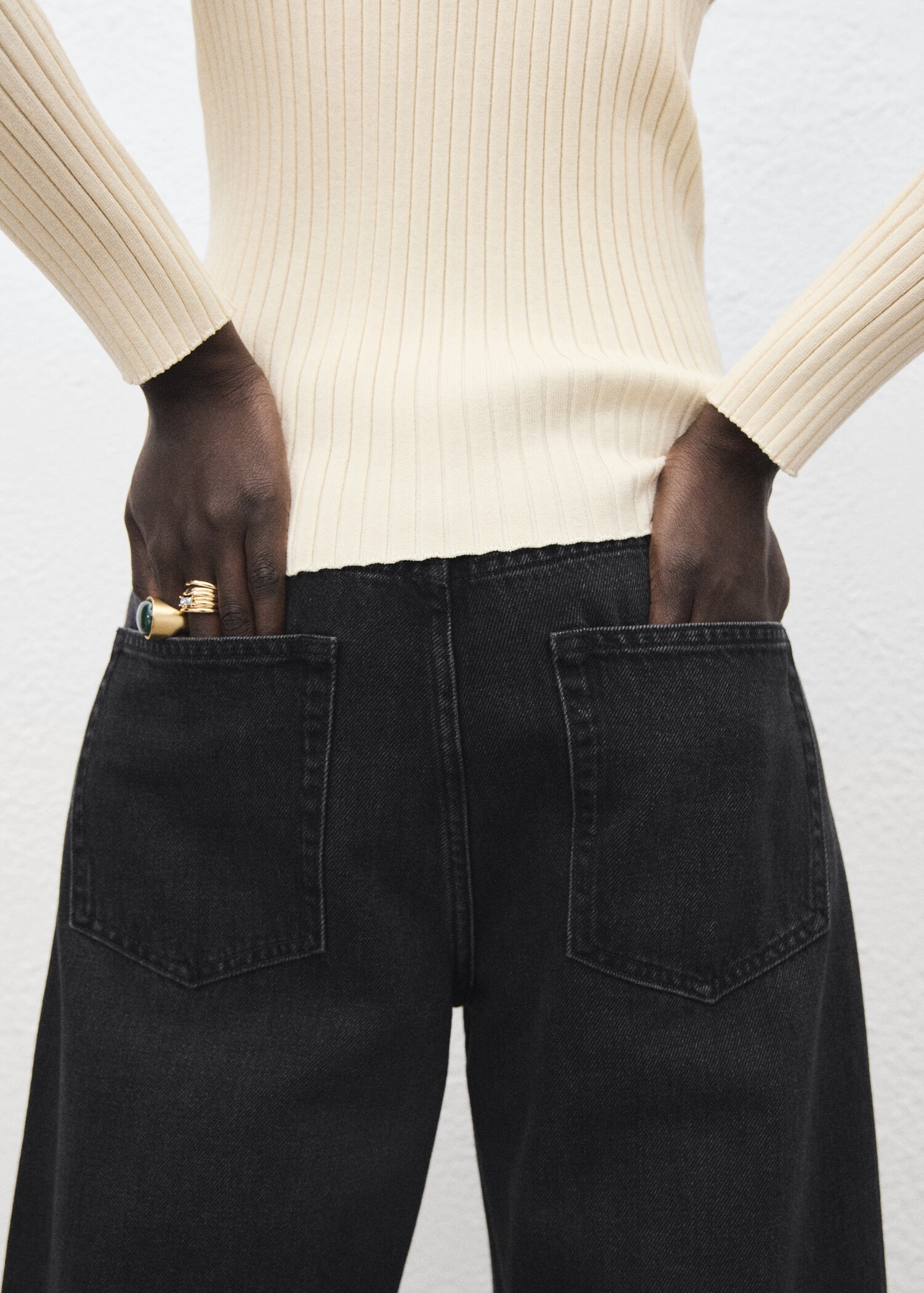 Mid-rise balloon jeans - Details of the article 6