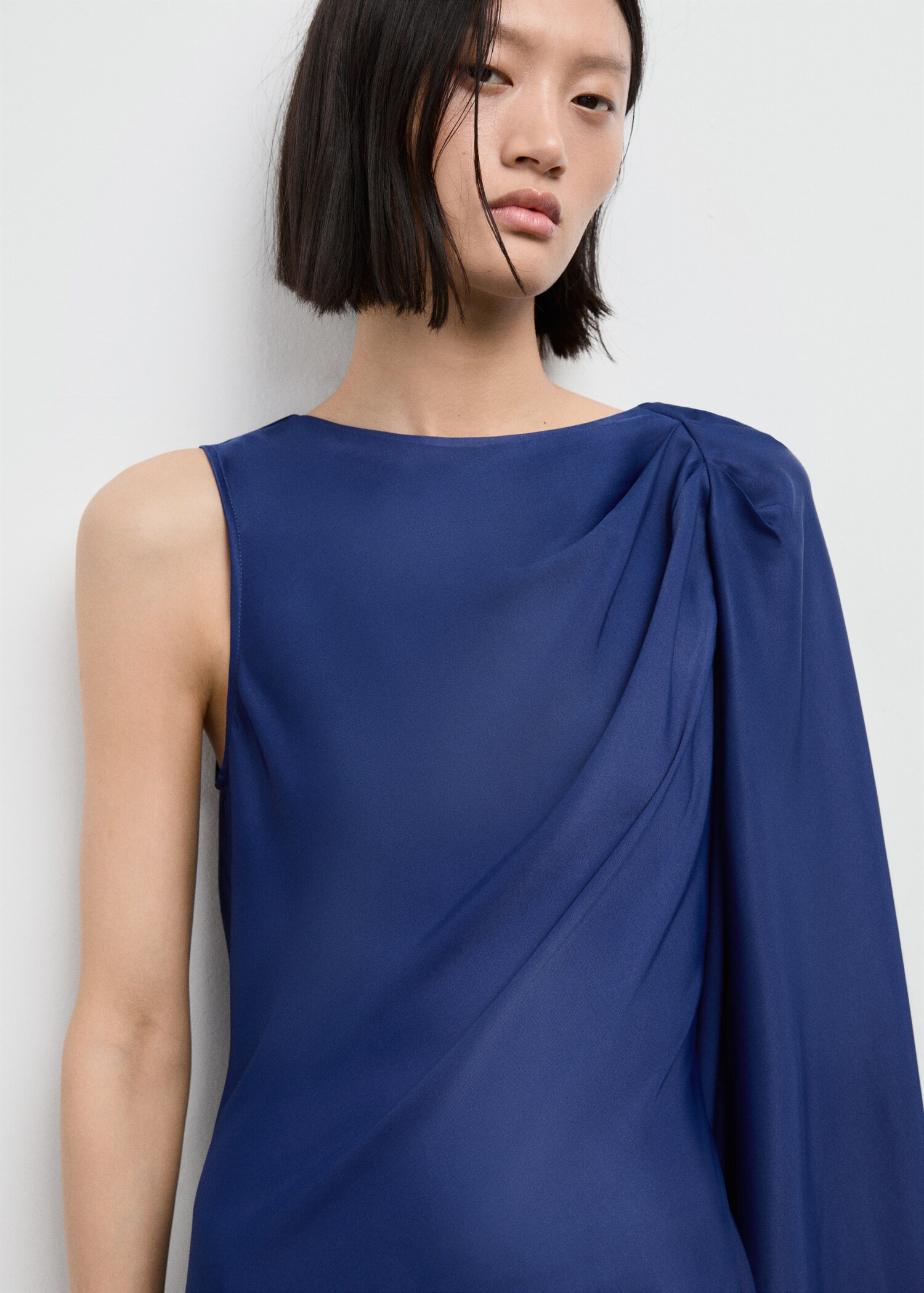Robe satinée asymétrique - Détail de l'article 6