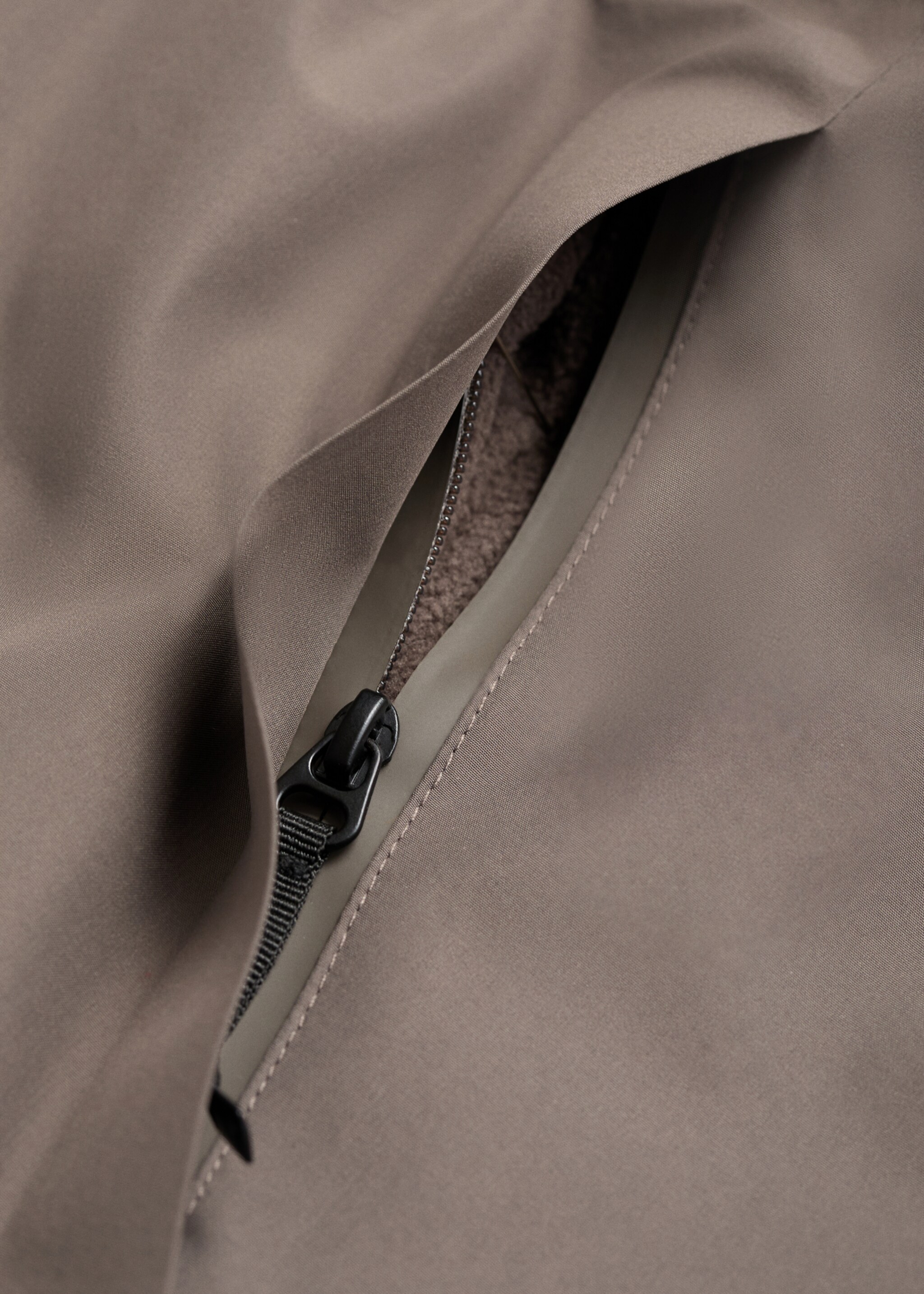 Water-repellent Thermolite® hooded jacket - Details of the article 8, Medium Brown. Ref: 17025969-00.