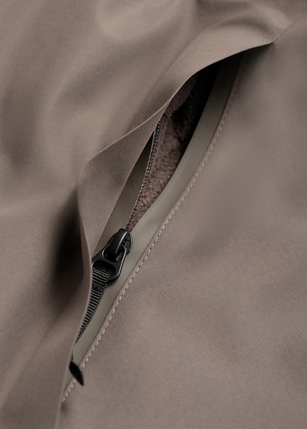 Water-repellent Thermolite® hooded jacket