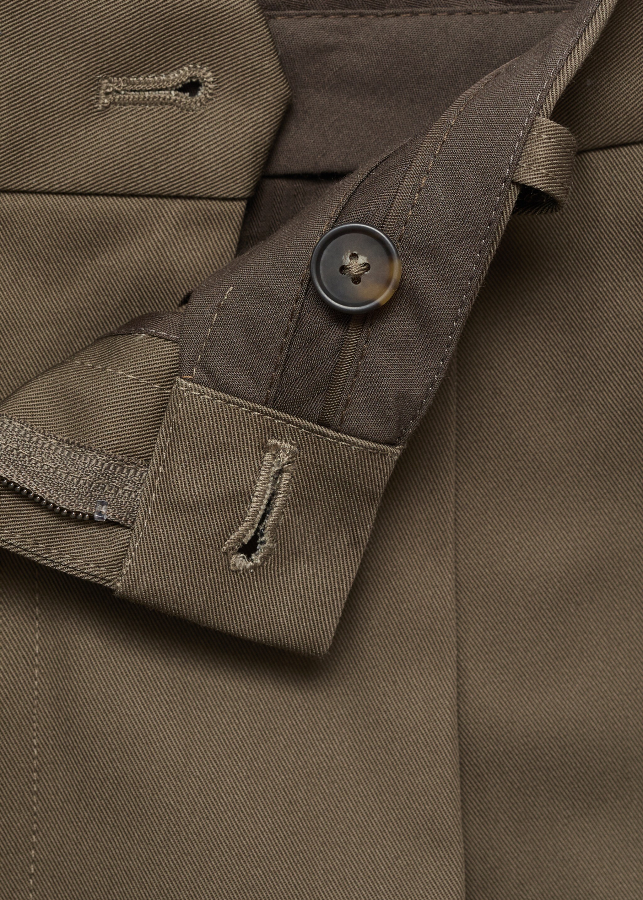 Pantalon regular fit coton pinces - Détail de l'article 8, Marron. Ref: 17025970-00.