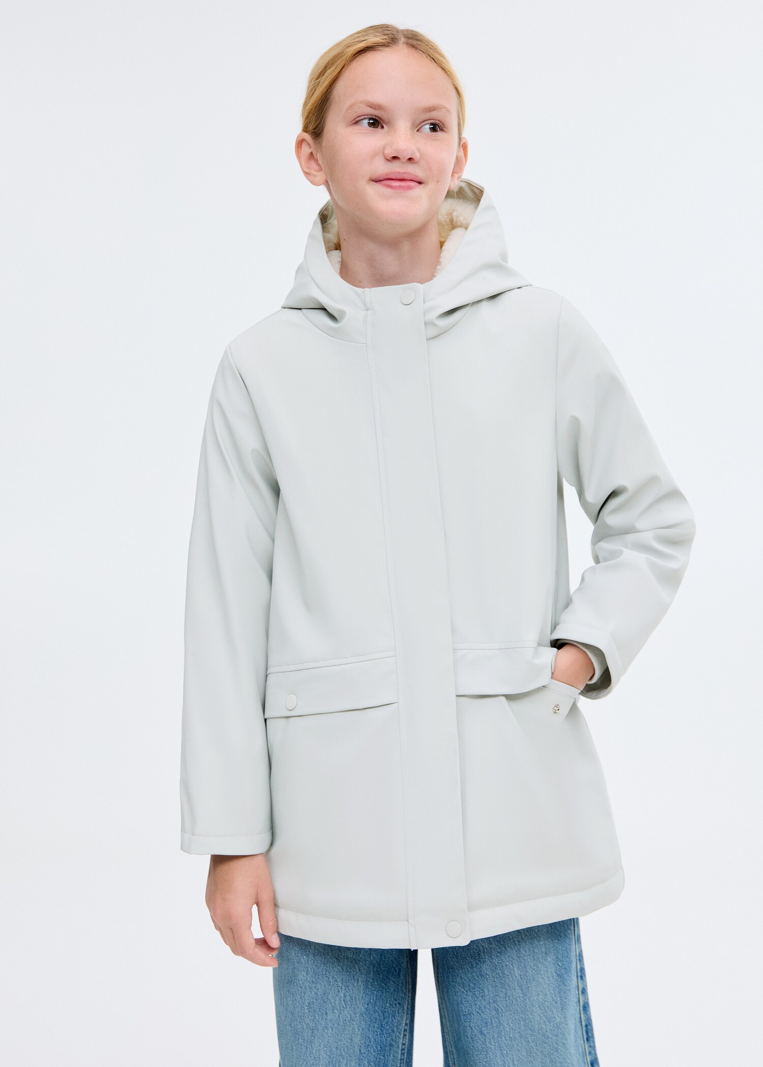 Abrigo impermeable capucha - Plano medio