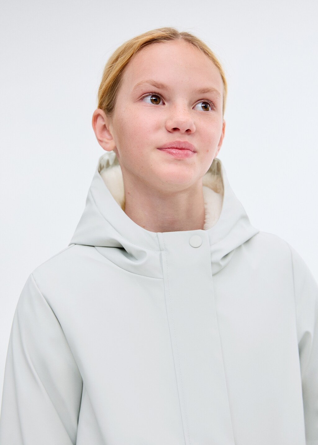 Hooded water-repellent coat