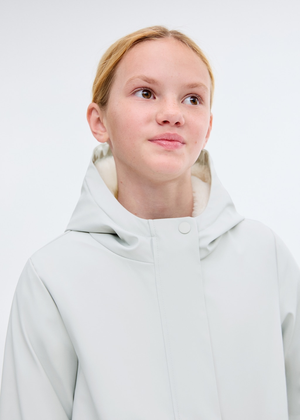 Hooded water-repellent coat