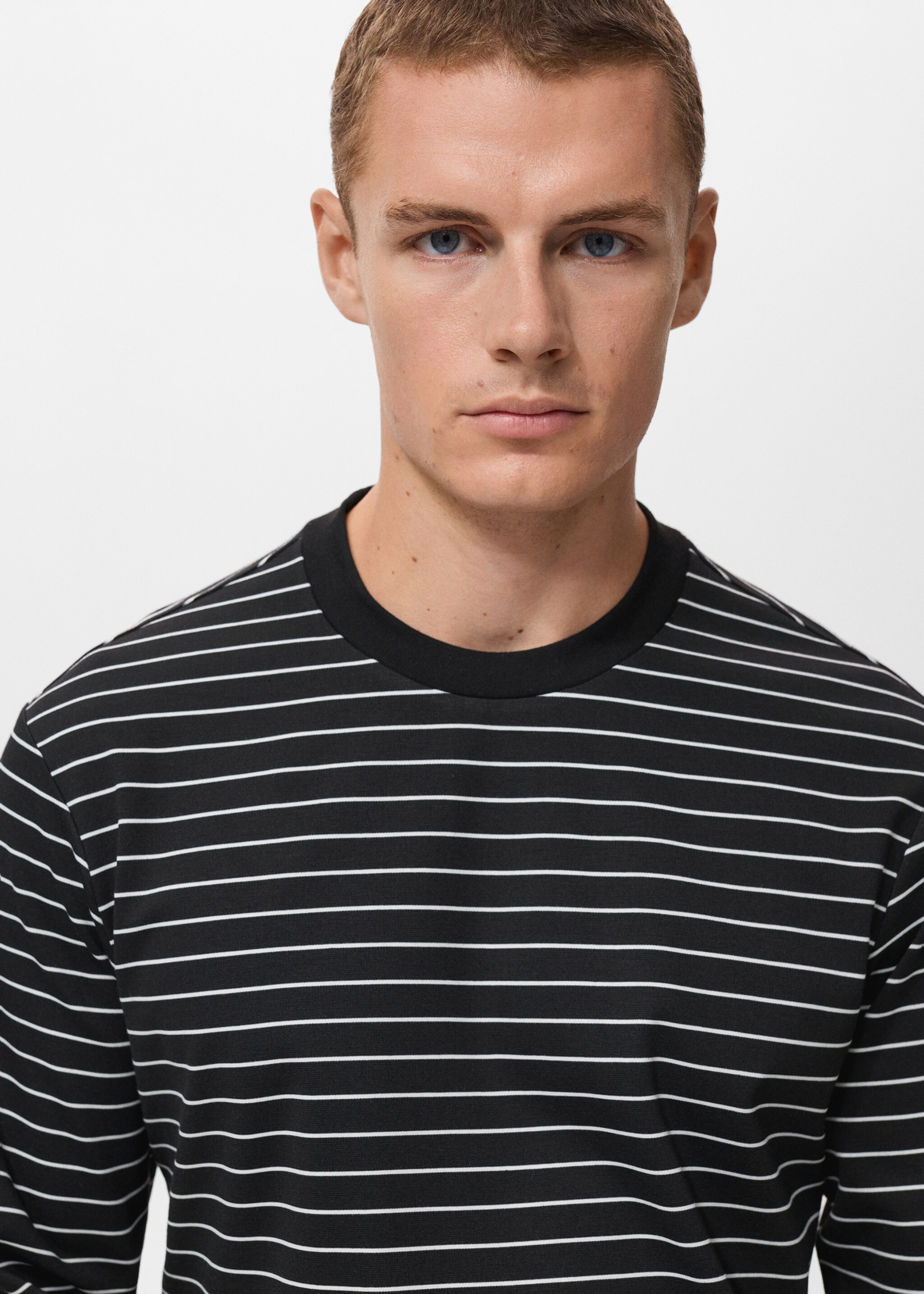Striped long sleeves t-shirt - Details of the article 1, Black. Ref: 17025978-00.