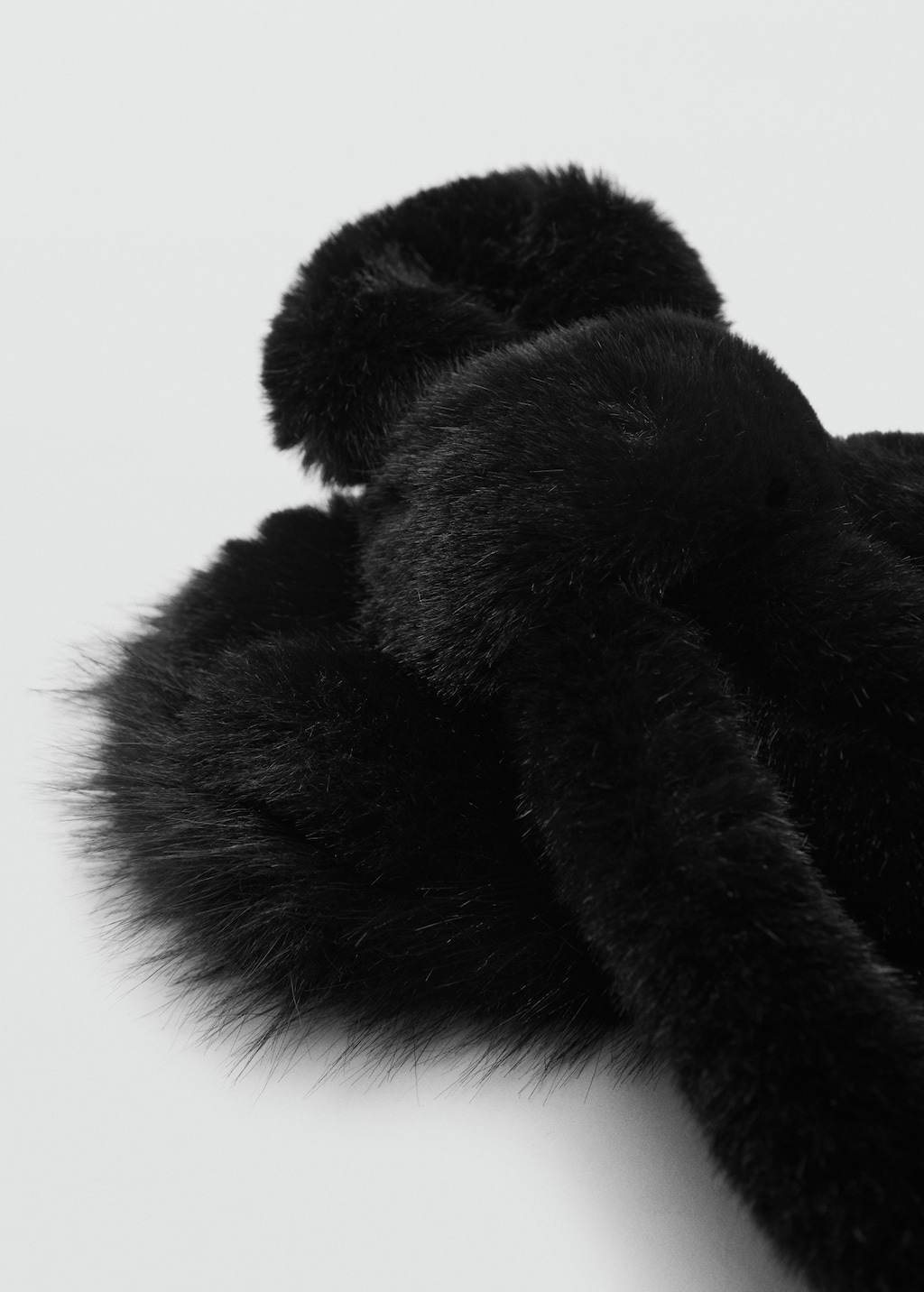 Fur-effect scarf