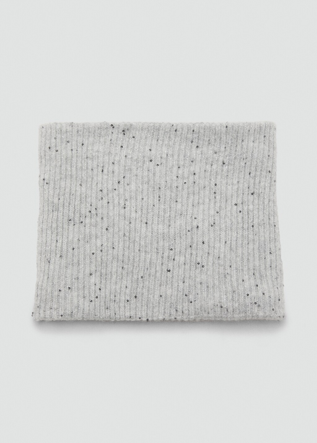 Knitted scarf with sequins