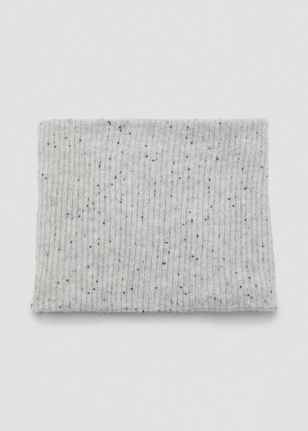 Knitted scarf with sequins