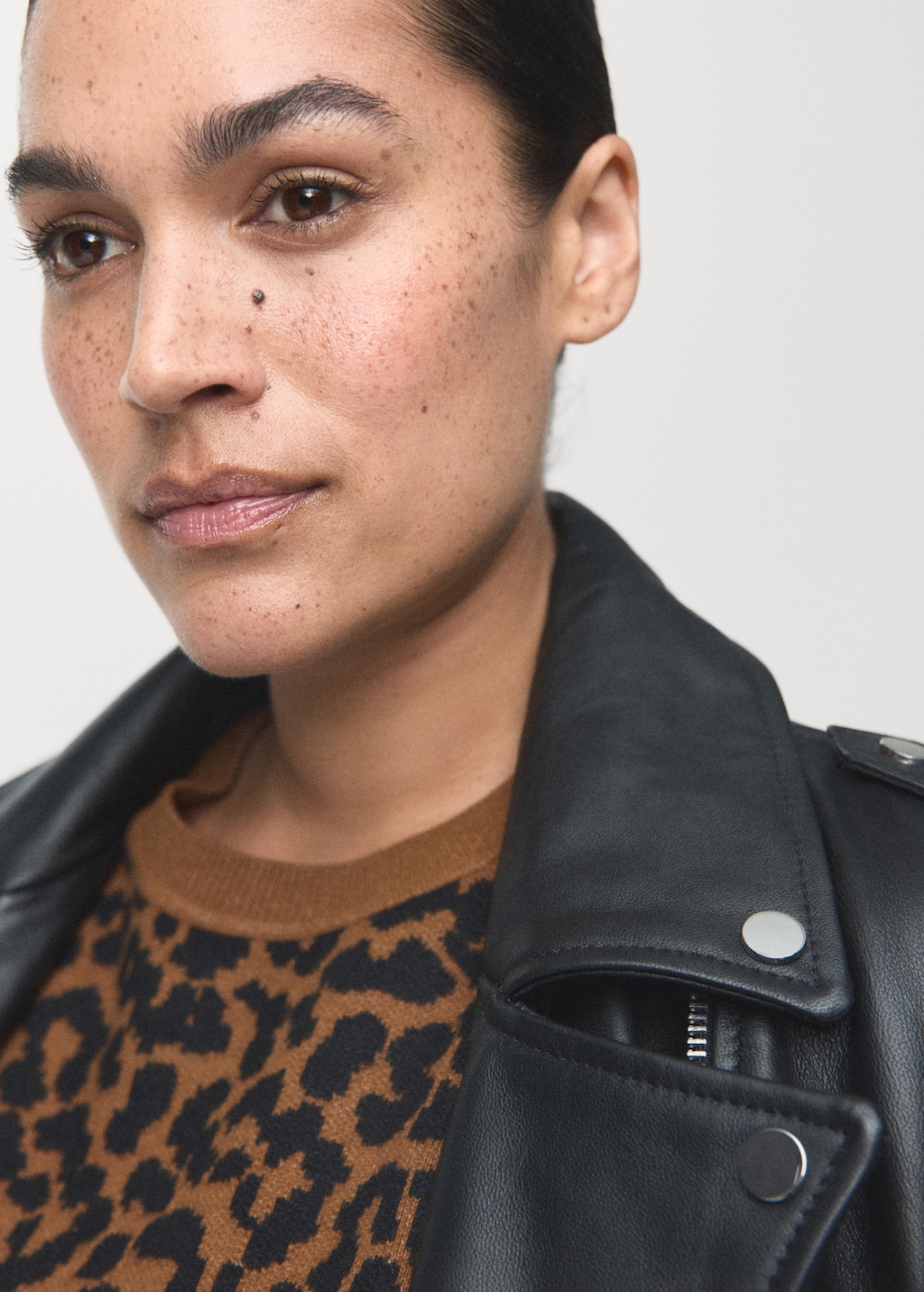 Leopard-print knitted sweater